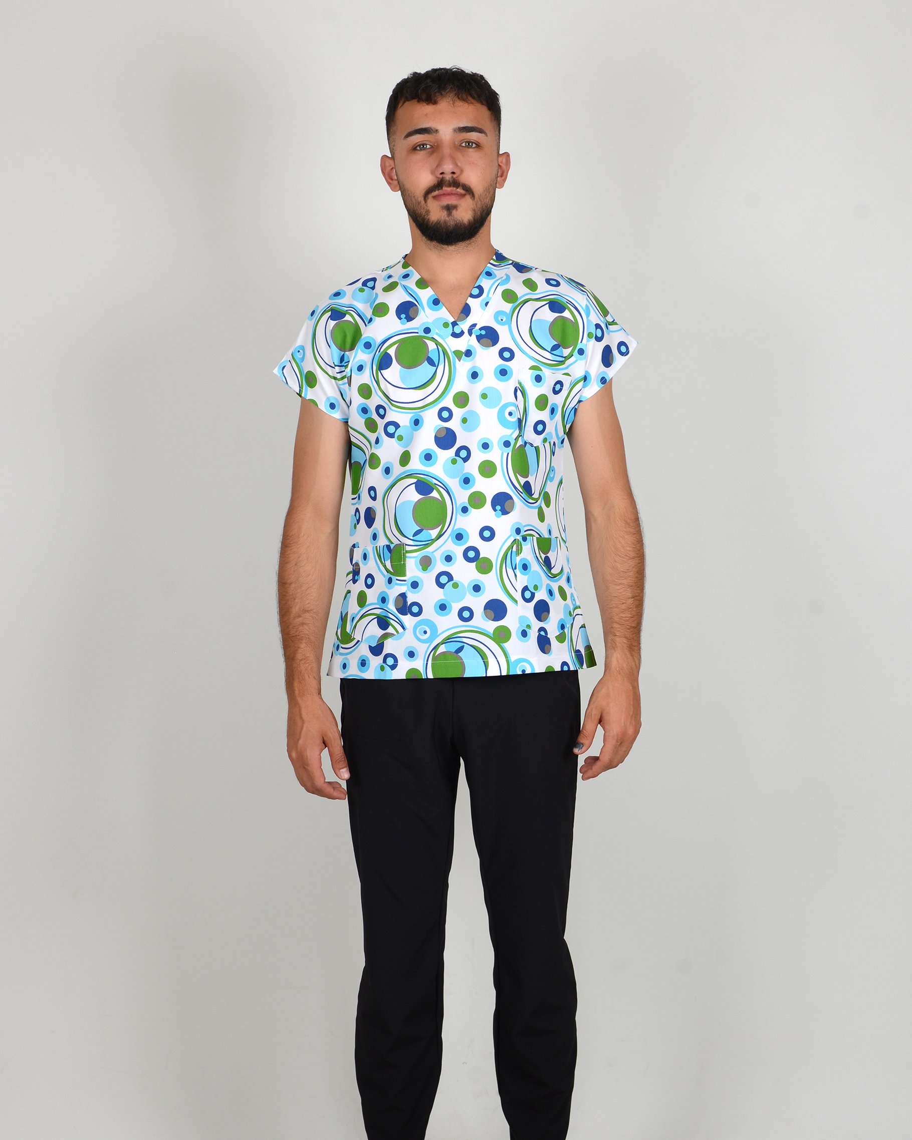 Mavi-Yeşil Geometrik Desenli Yarasa Kol Scrubs (Sadece Üst)