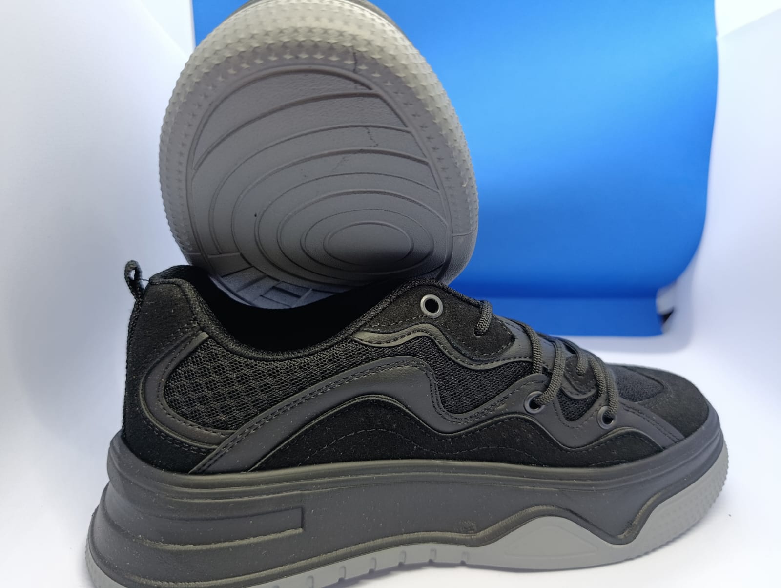 Siyah Gri Detaylı Kalın Taban Spor Ayakkabı