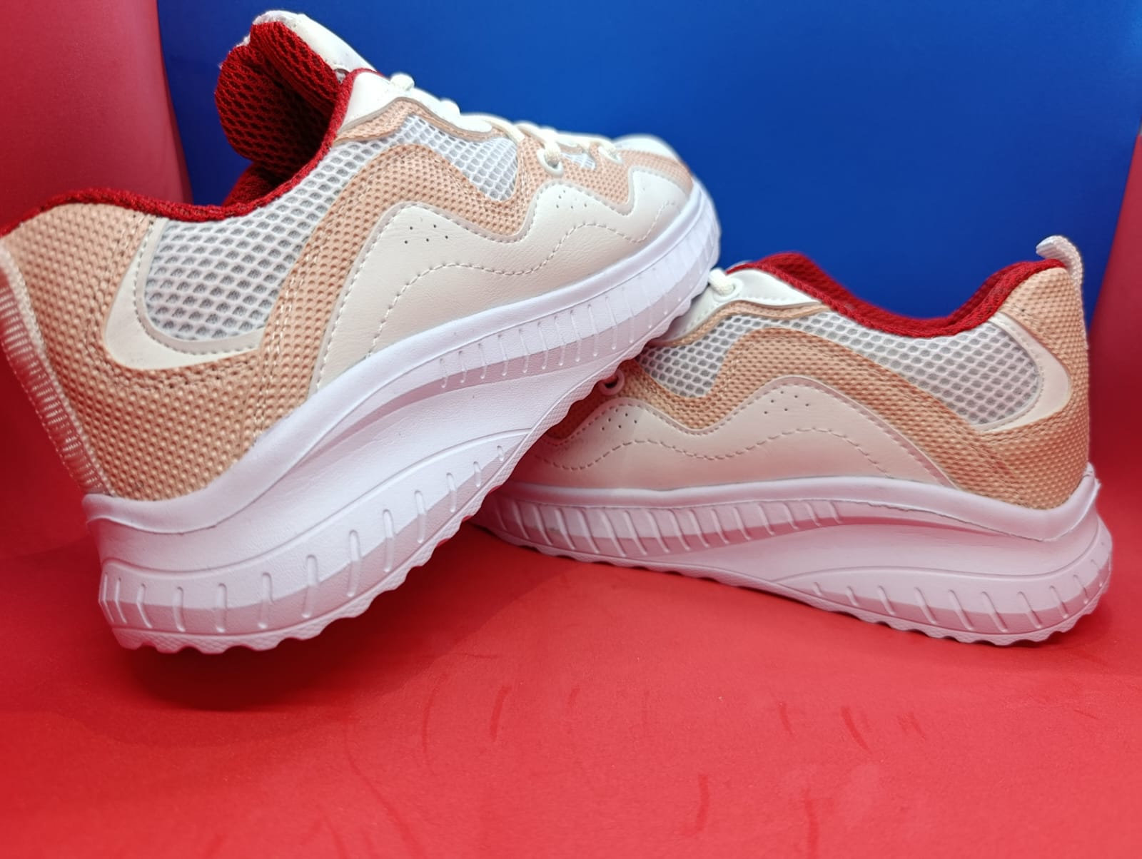 Krem Kırmızı Detaylı Günlük Spor Ayakkabı