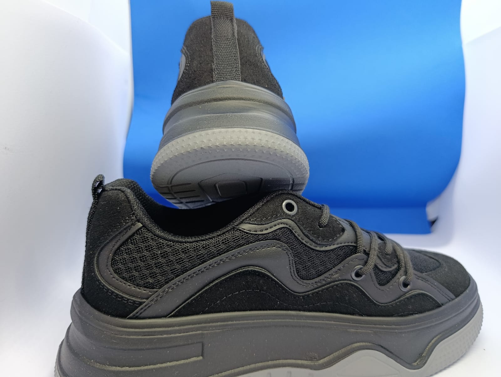 Siyah Gri Detaylı Kalın Taban Spor Ayakkabı