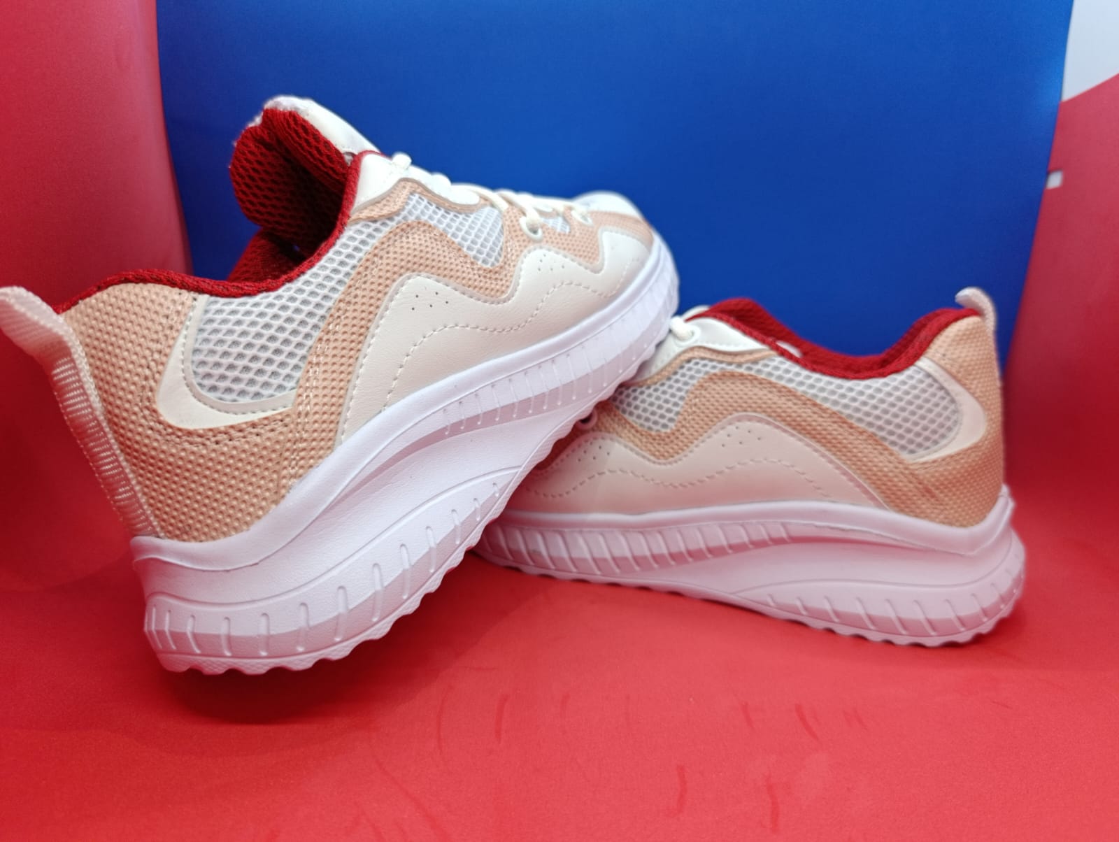 Krem Kırmızı Detaylı Günlük Spor Ayakkabı