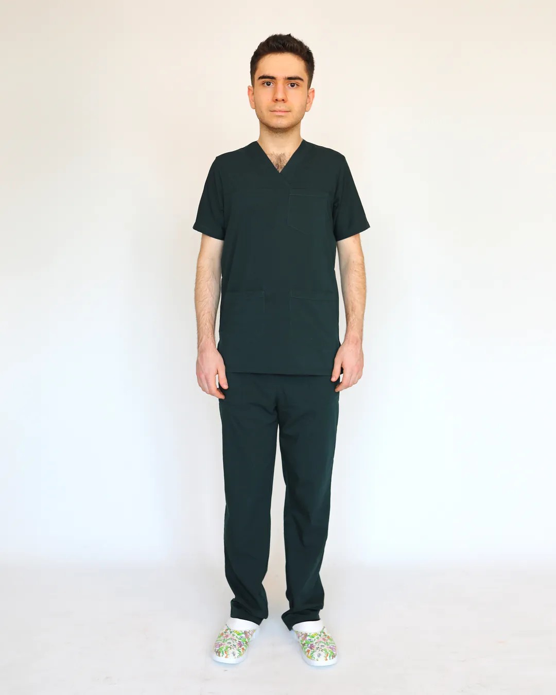 V Yaka Erkek Scrubs Takımı - Avcı Yeşili