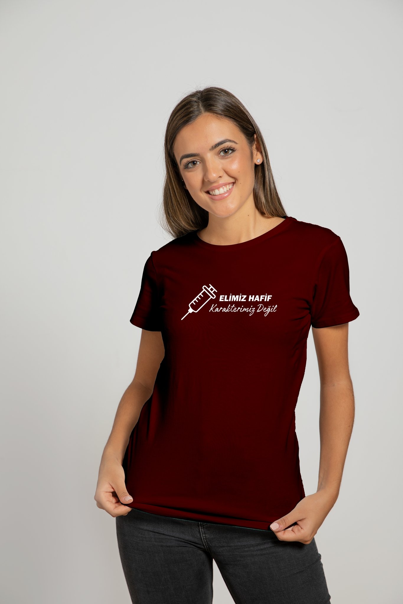 Elimiz Hafif Karakterimiz Değil | Deluxe T-Shirt