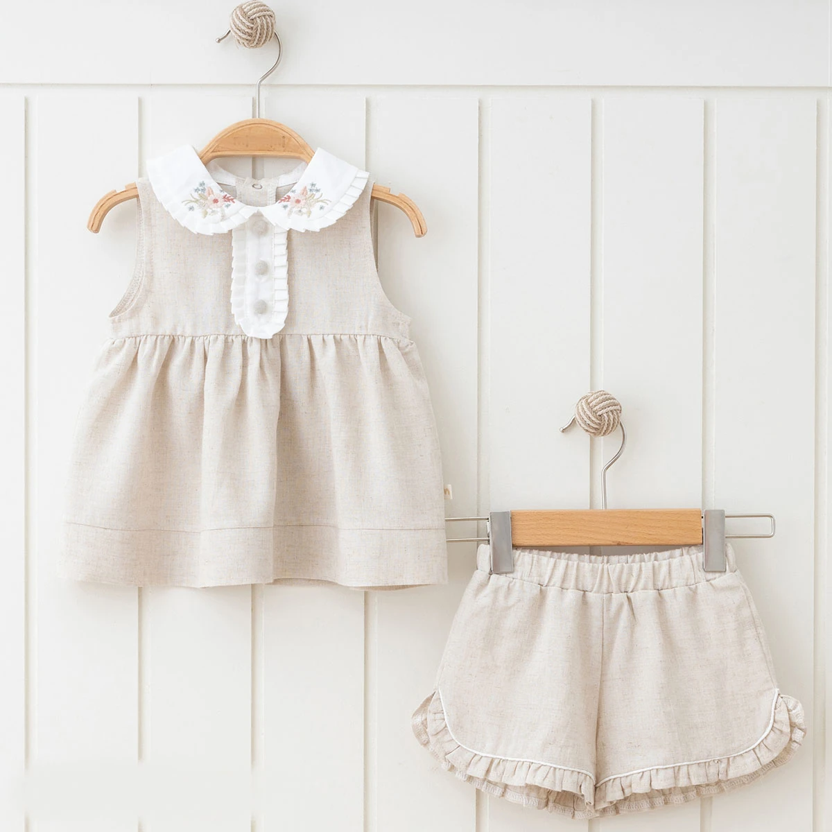 Çiçek Desenli Keten Yakası Nakışlı Kız Bebek İkili Takım