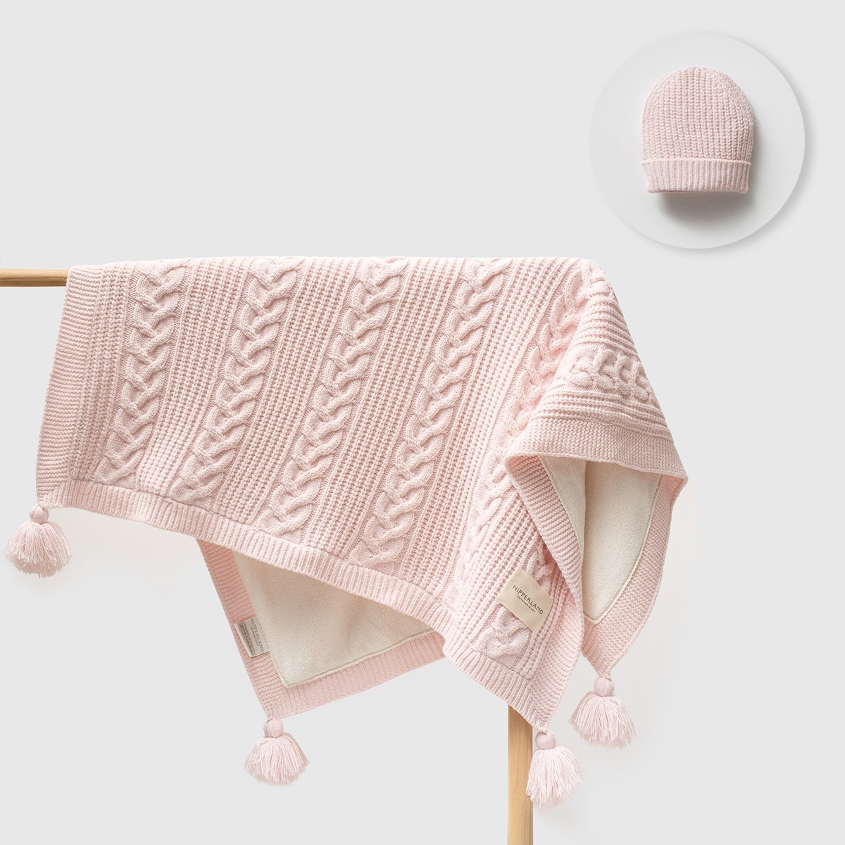 Luxury Premium Organik Püskül Detaylı ve Şapka Hediyeli Unisex Bebek Battaniyesi - Pembe