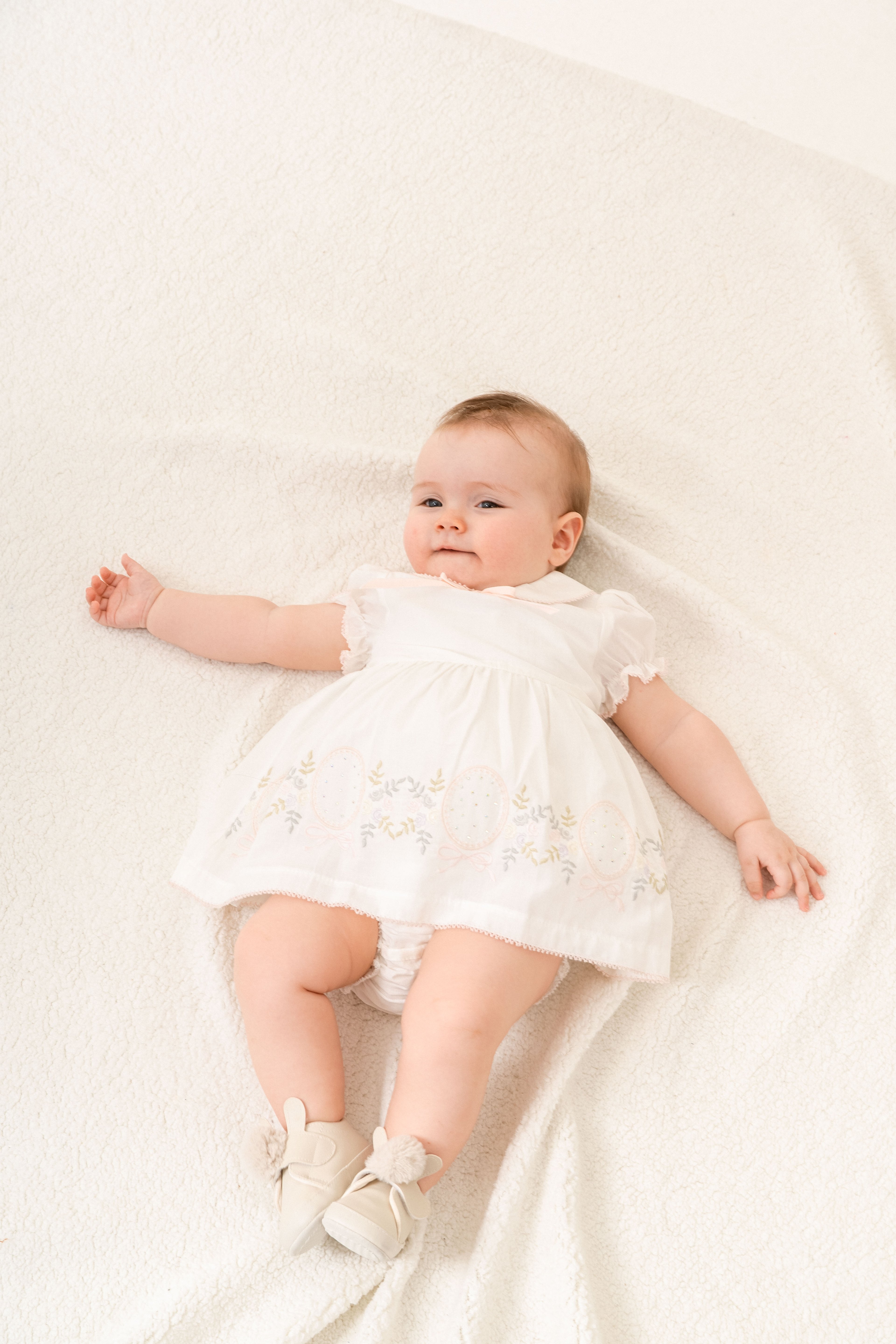 Kız Bebek Çiçek Nakışlı Bebe Yaka Külotlu Yazlık Elbise