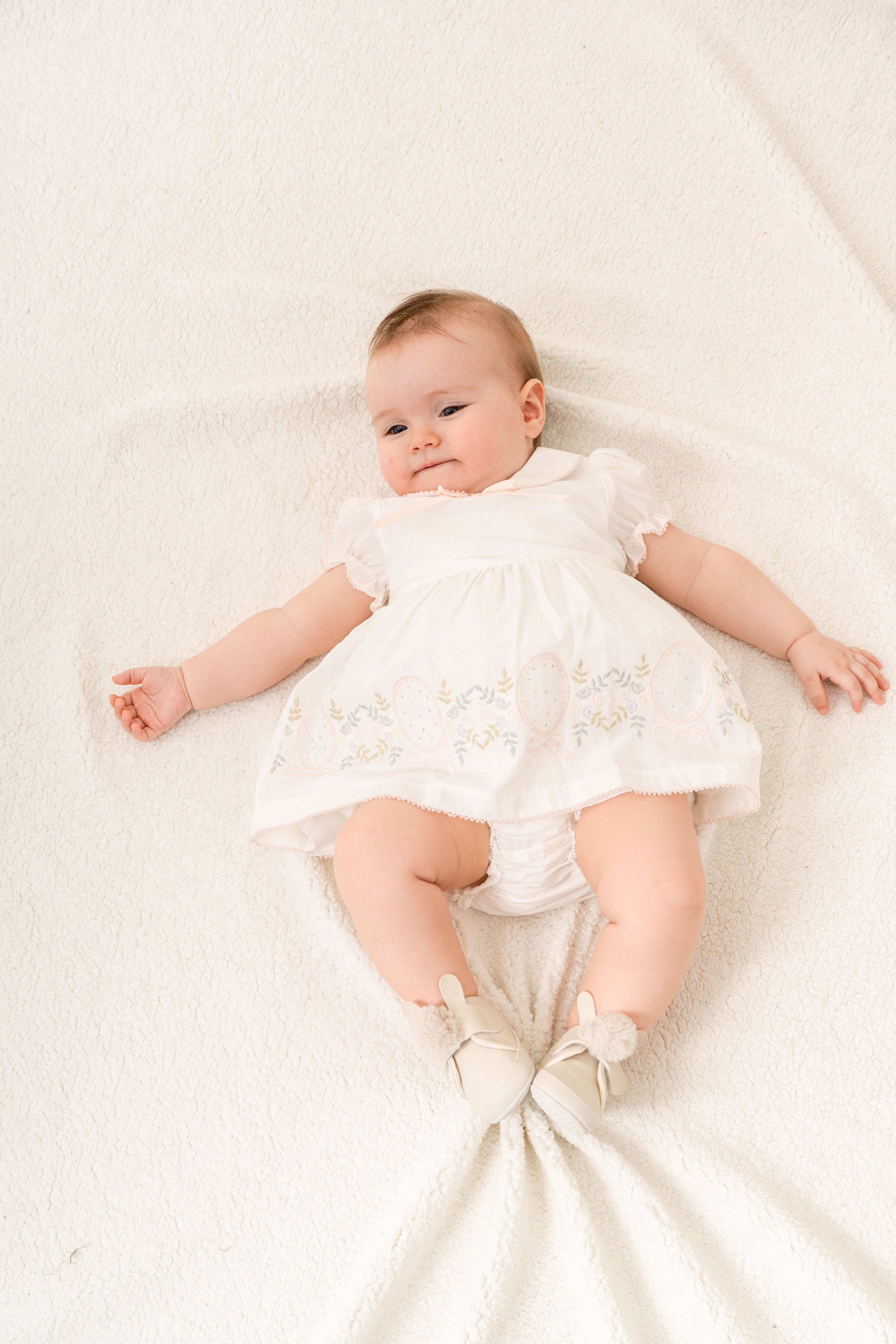 Kız Bebek Çiçek Nakışlı Bebe Yaka Külotlu Yazlık Elbise
