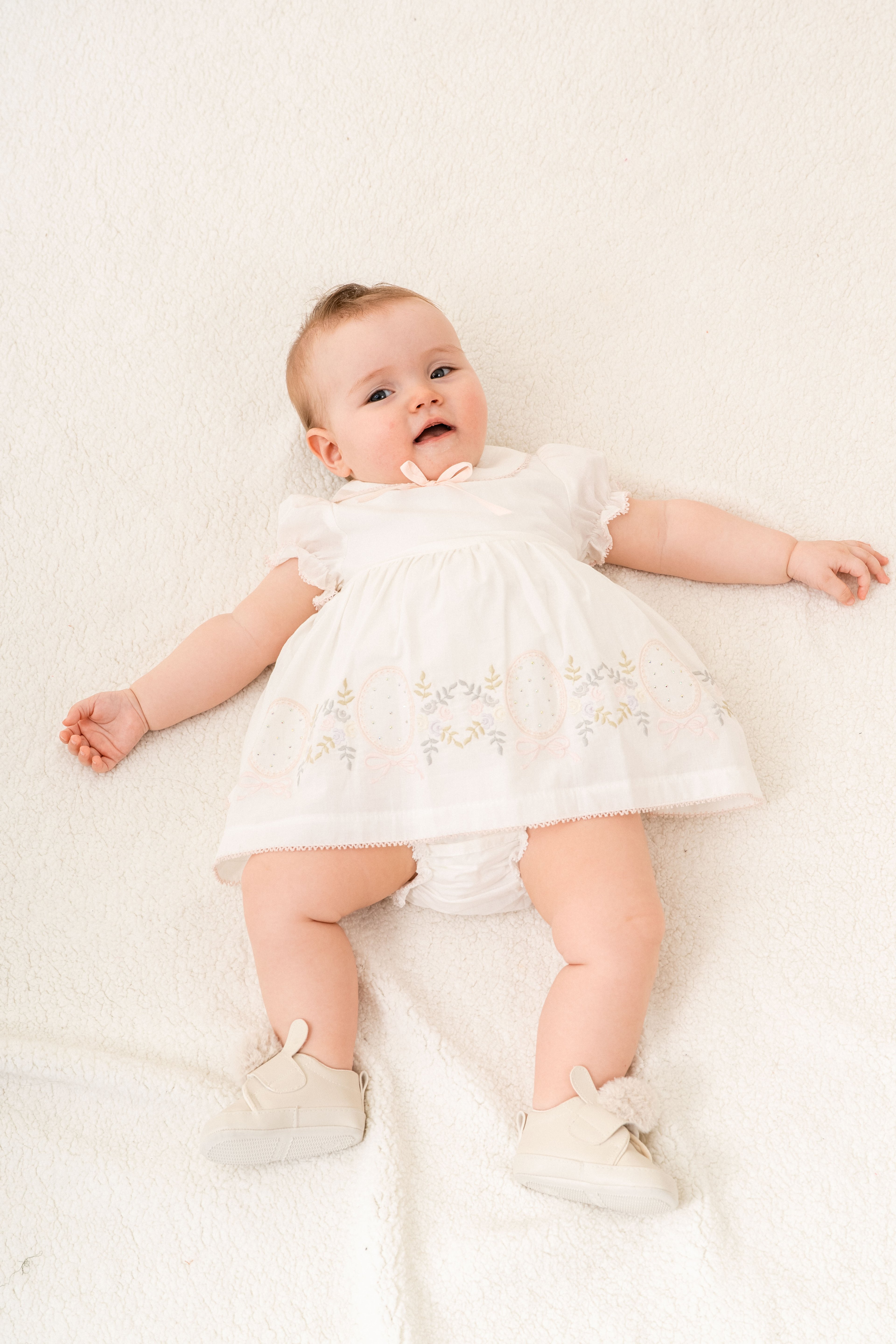 Kız Bebek Çiçek Nakışlı Bebe Yaka Külotlu Yazlık Elbise
