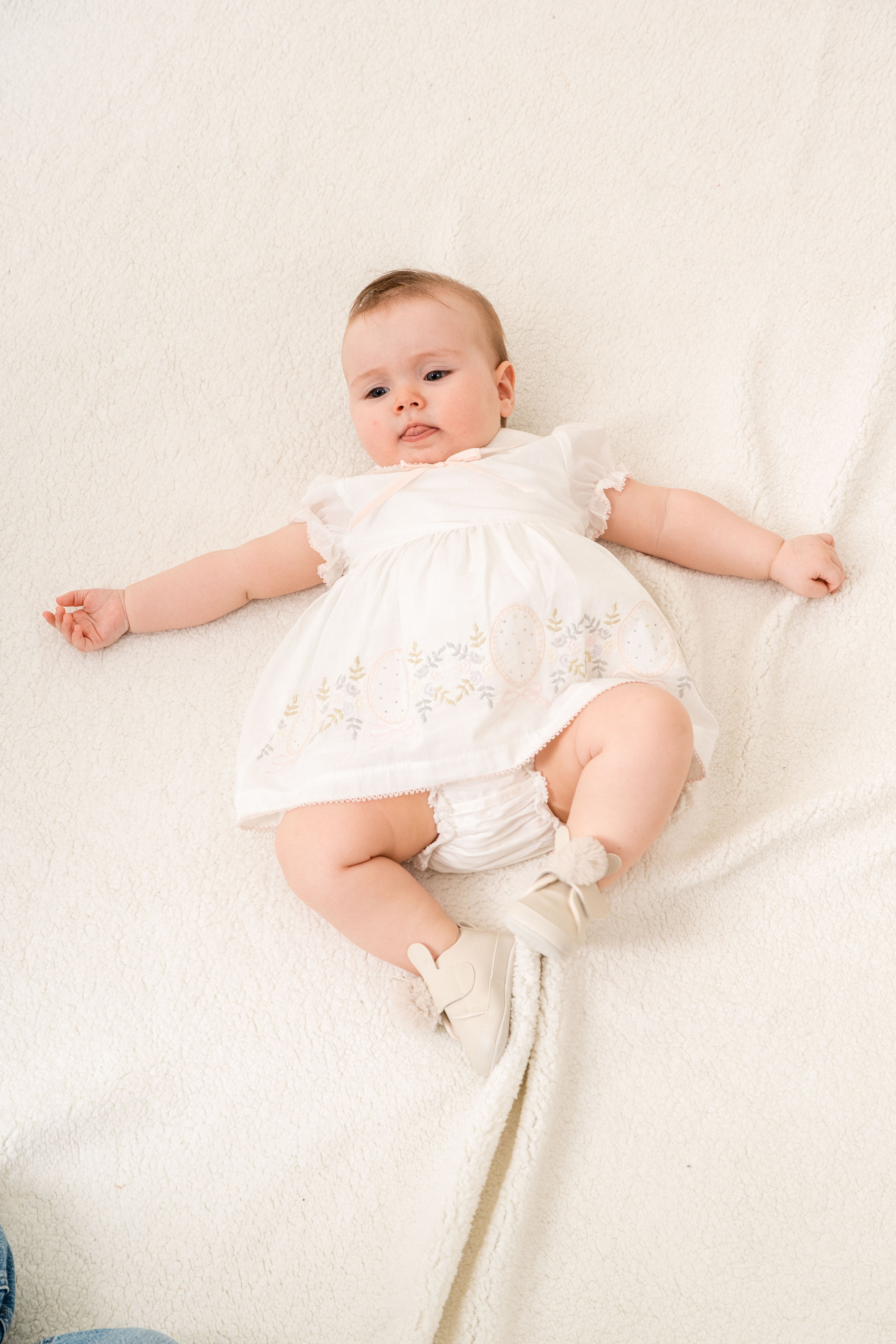 Kız Bebek Çiçek Nakışlı Bebe Yaka Külotlu Yazlık Elbise