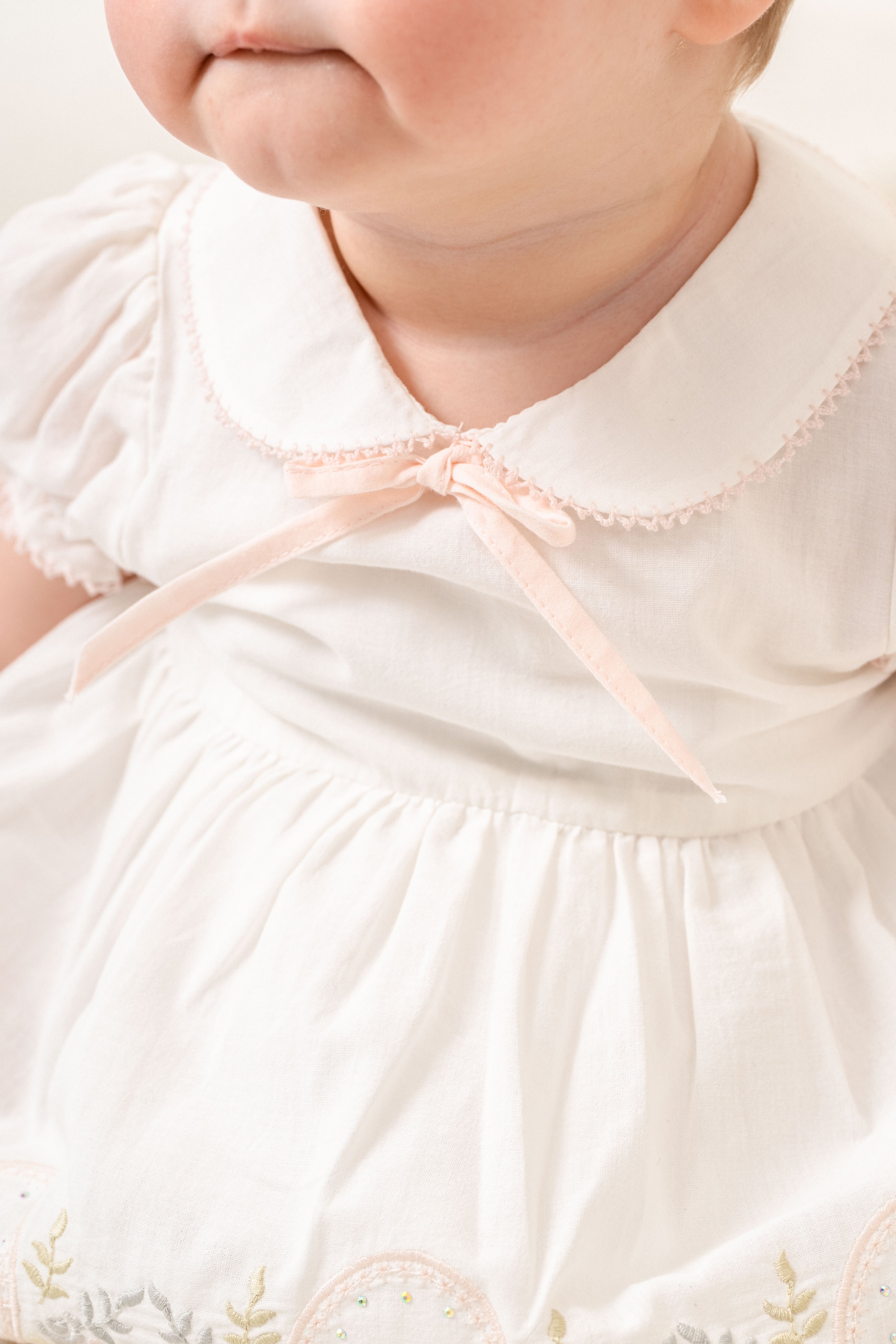 Kız Bebek Çiçek Nakışlı Bebe Yaka Külotlu Yazlık Elbise