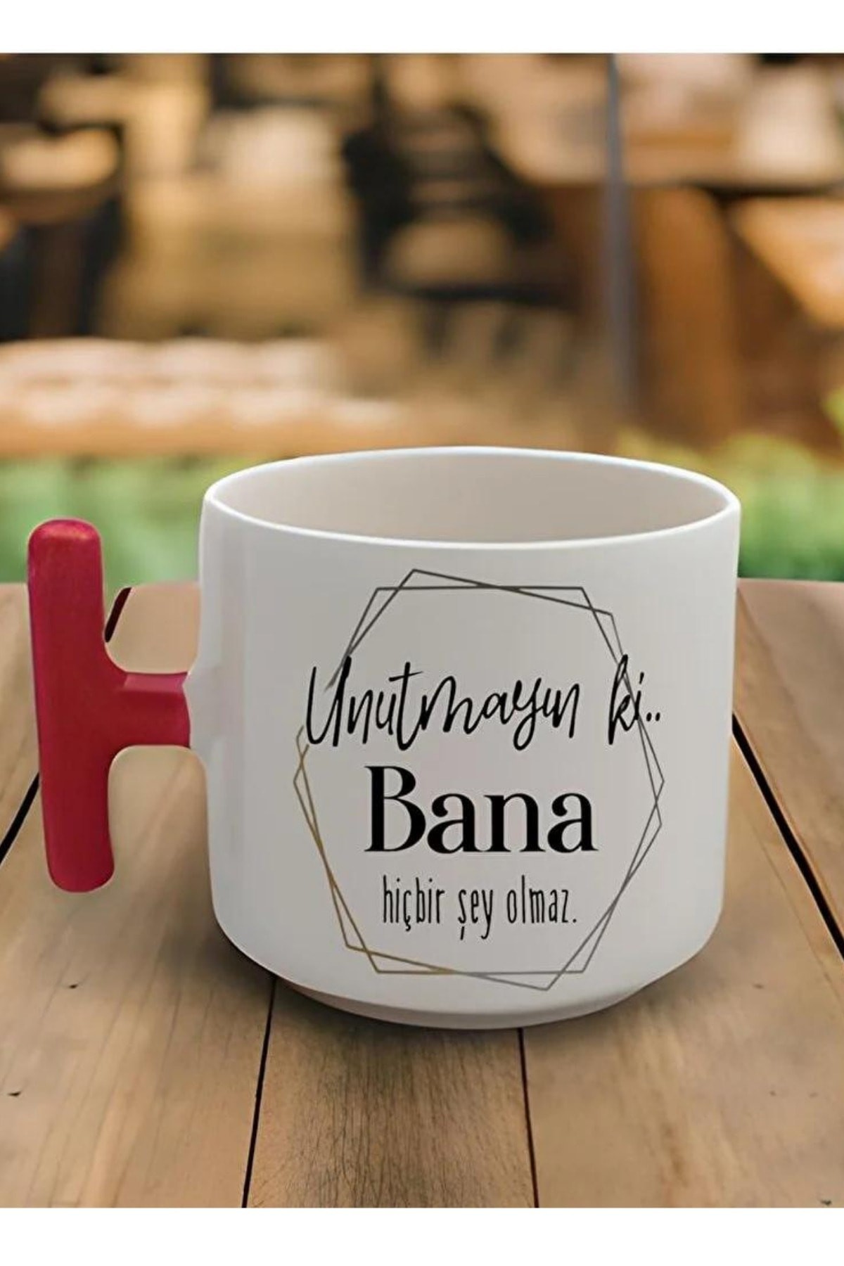Kırmızı T Kulp Bana Hiç Bir Şey Olmaz Tasarımlı Latte Fincan Modeli