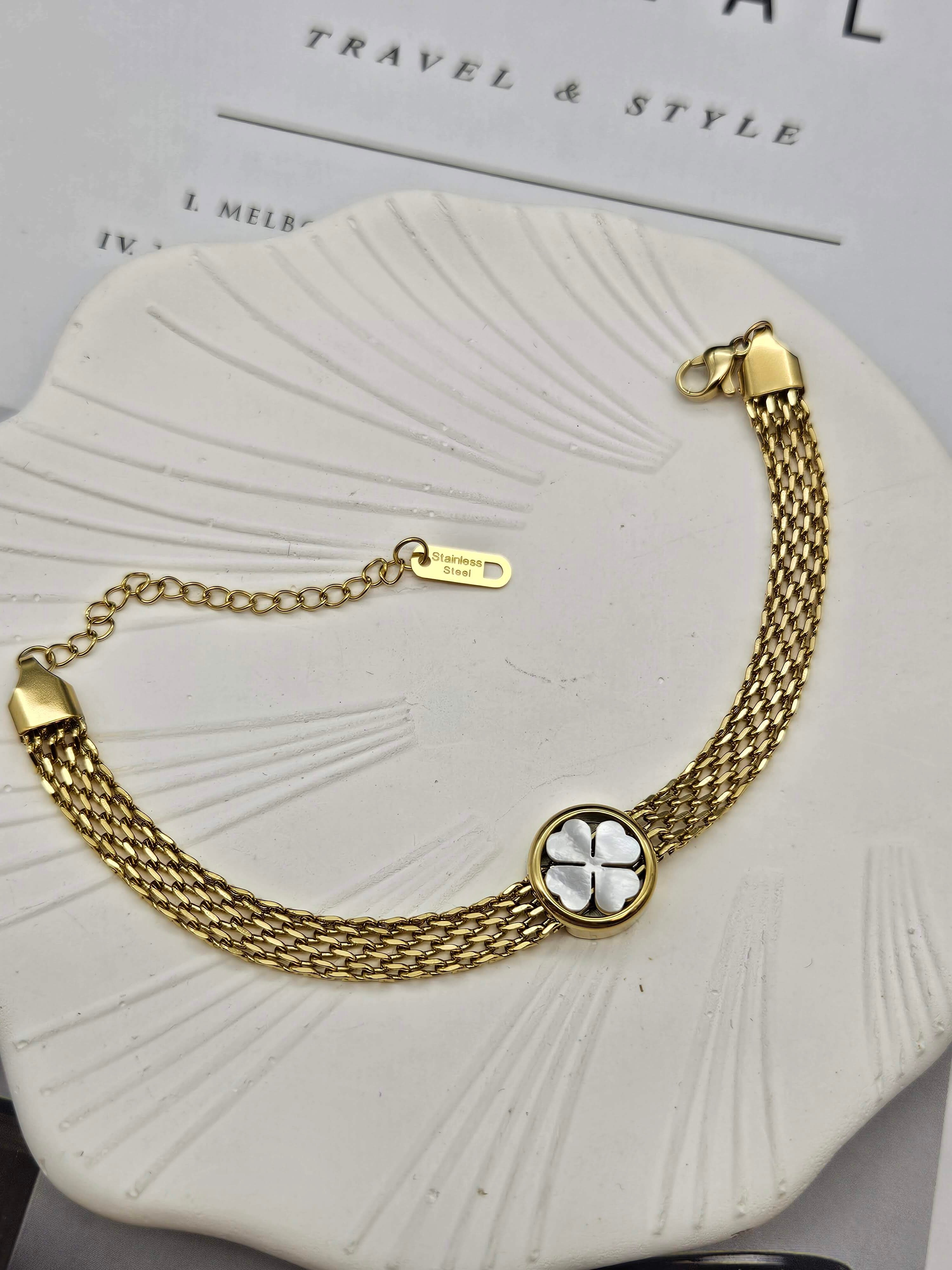 ÇELİK GOLD RENK SEDEF DETAYLI YONCA MODEL BİLEKLİK