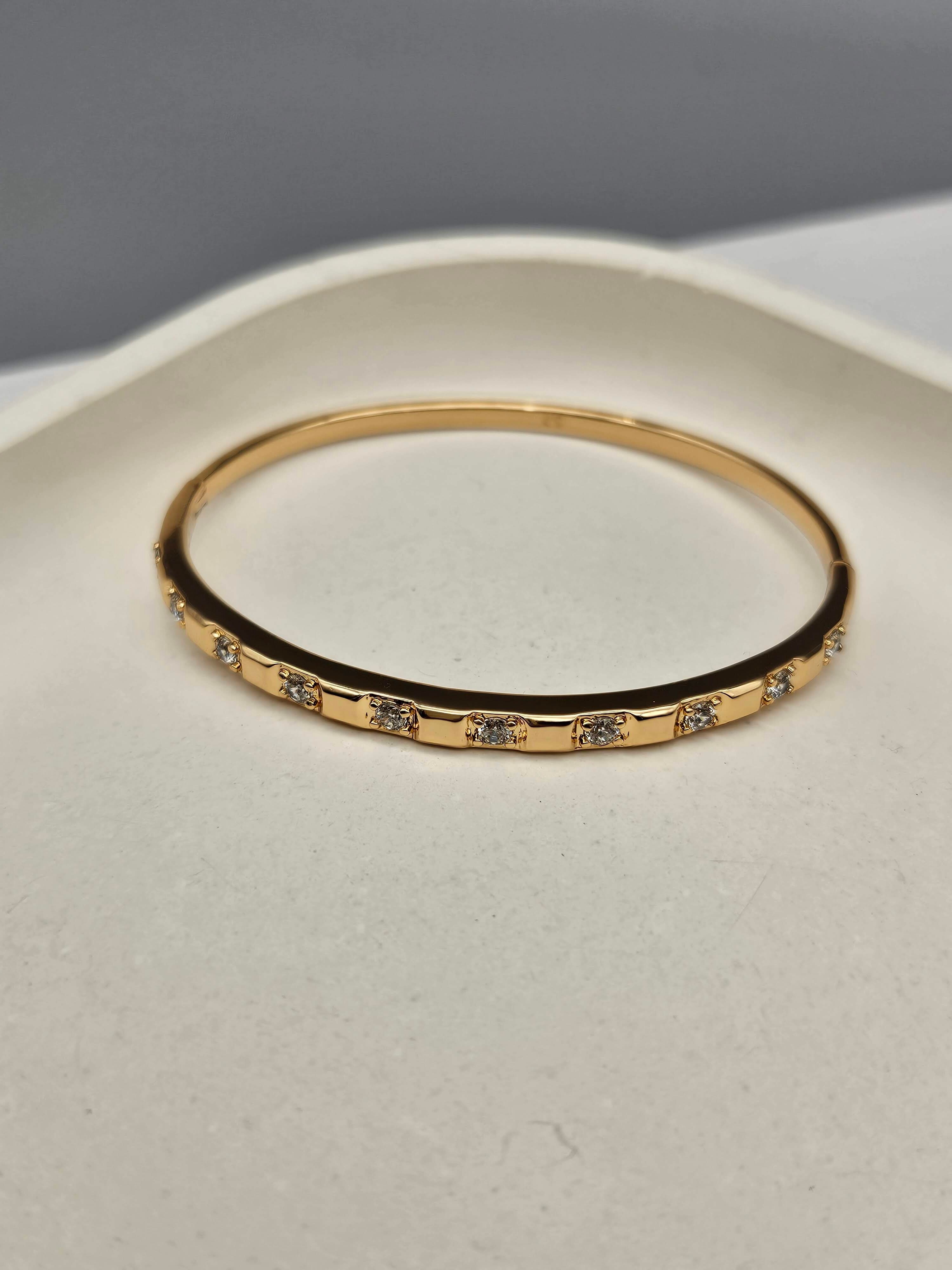 VİP SERİ GOLD RENK ZİRKON TAŞLI TASARIM KELEPÇE