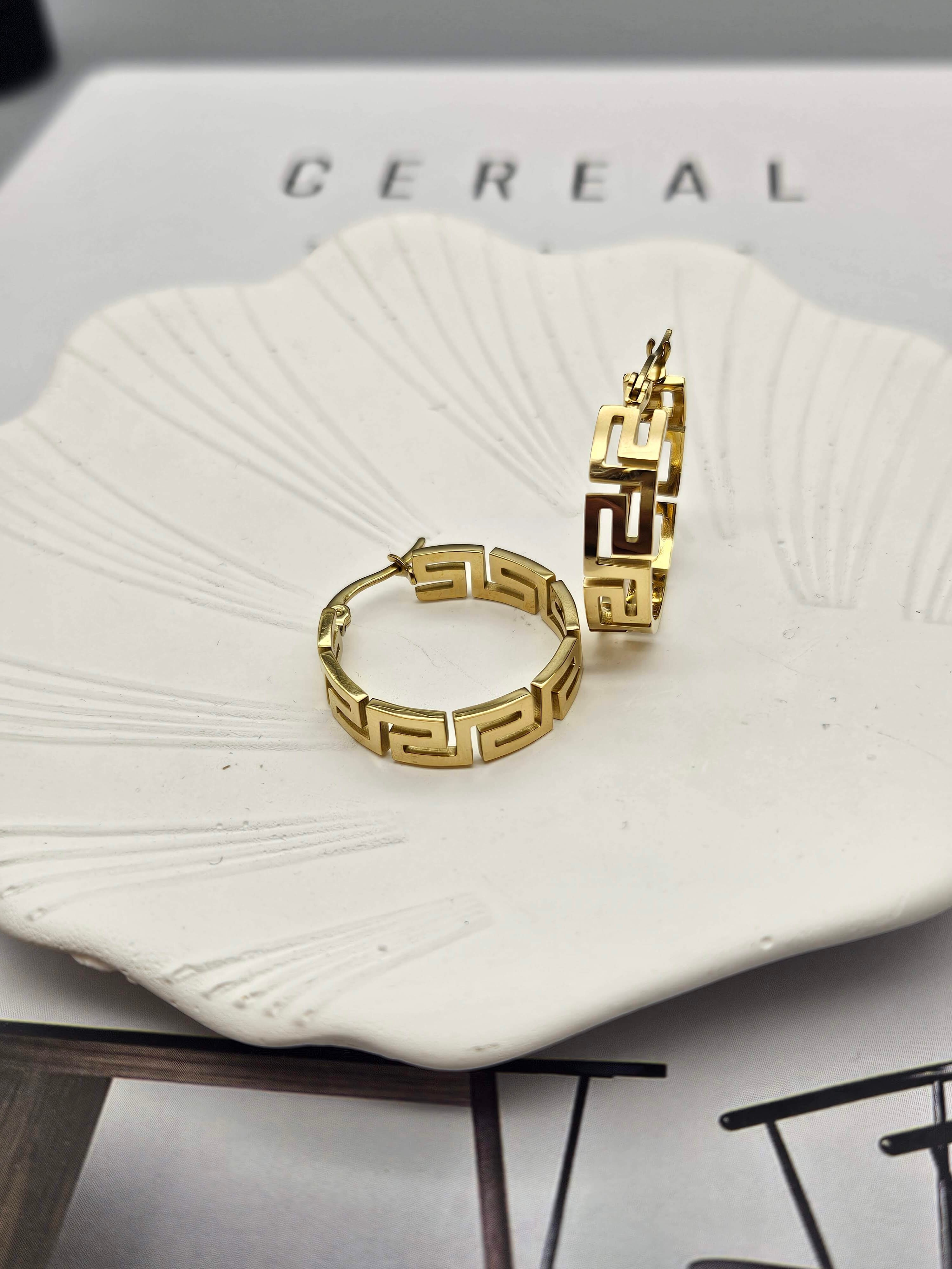 ÇELİK GOLD RENK GEOMETRİK DESEN HALKA KÜPE