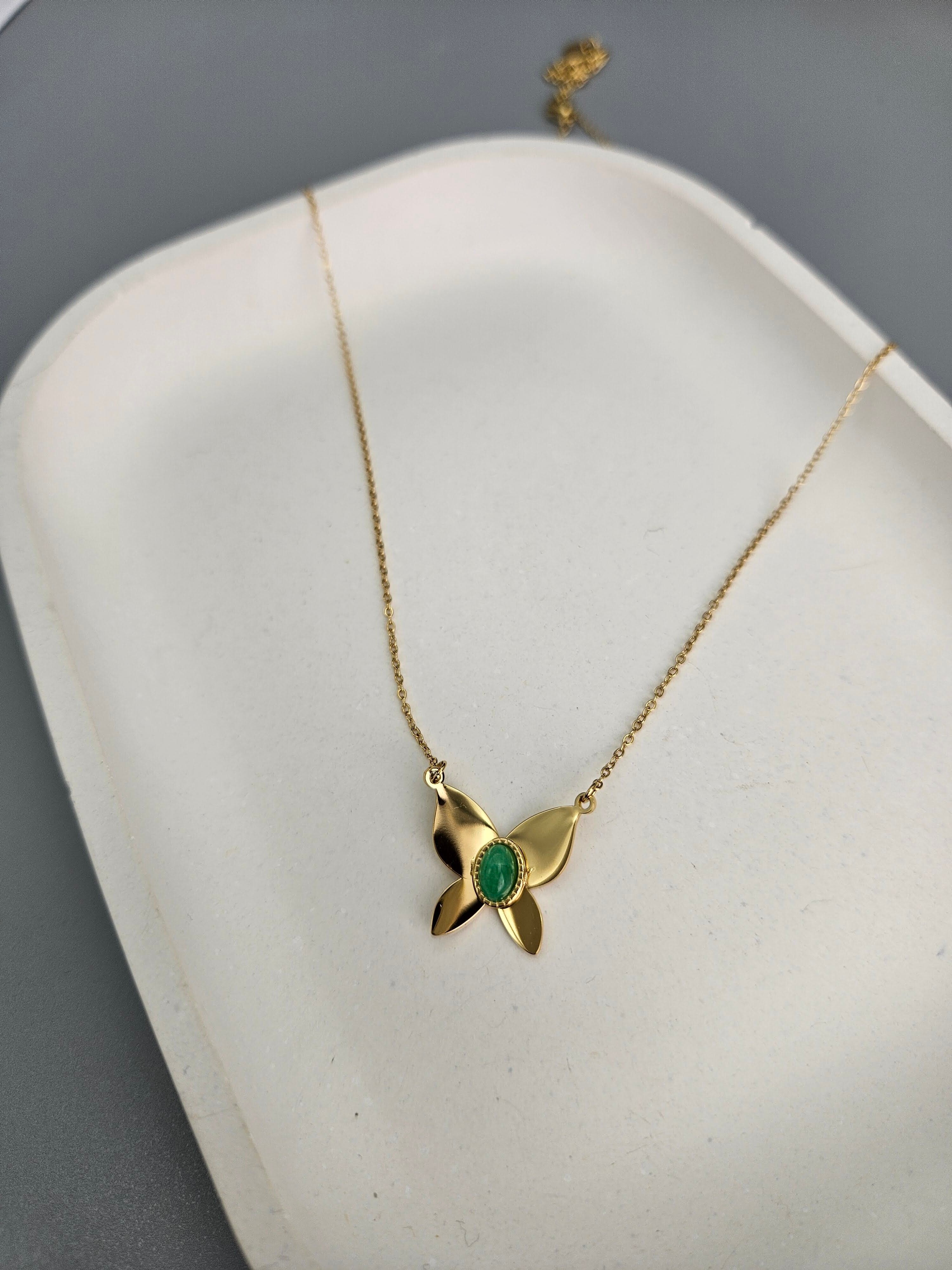 ÇELİK GOLD RENK YEŞİL TAŞLI KELEBEK MODEL KOLYE