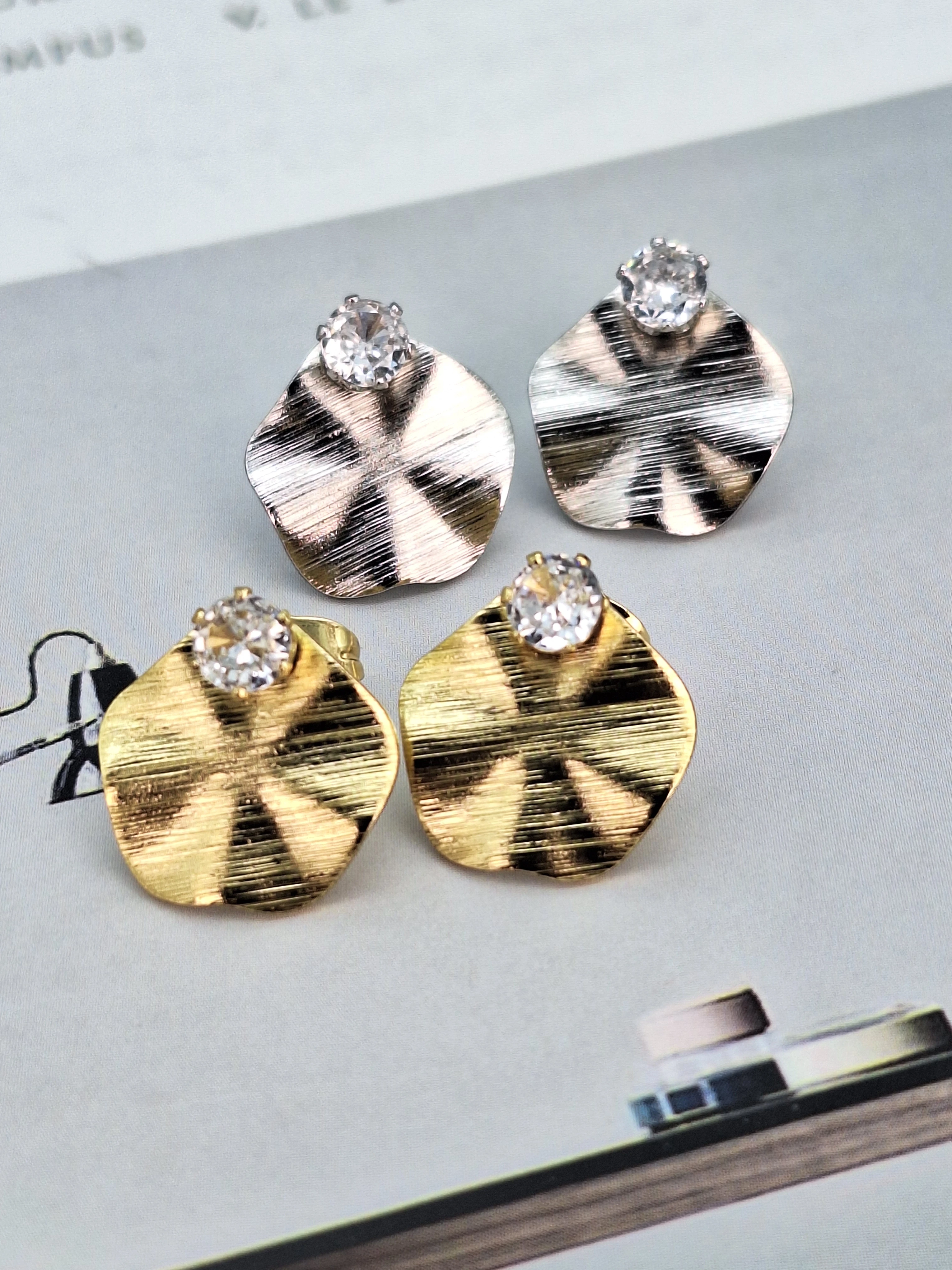 VİP SERİ ZİRKON TAŞLI KÜPE