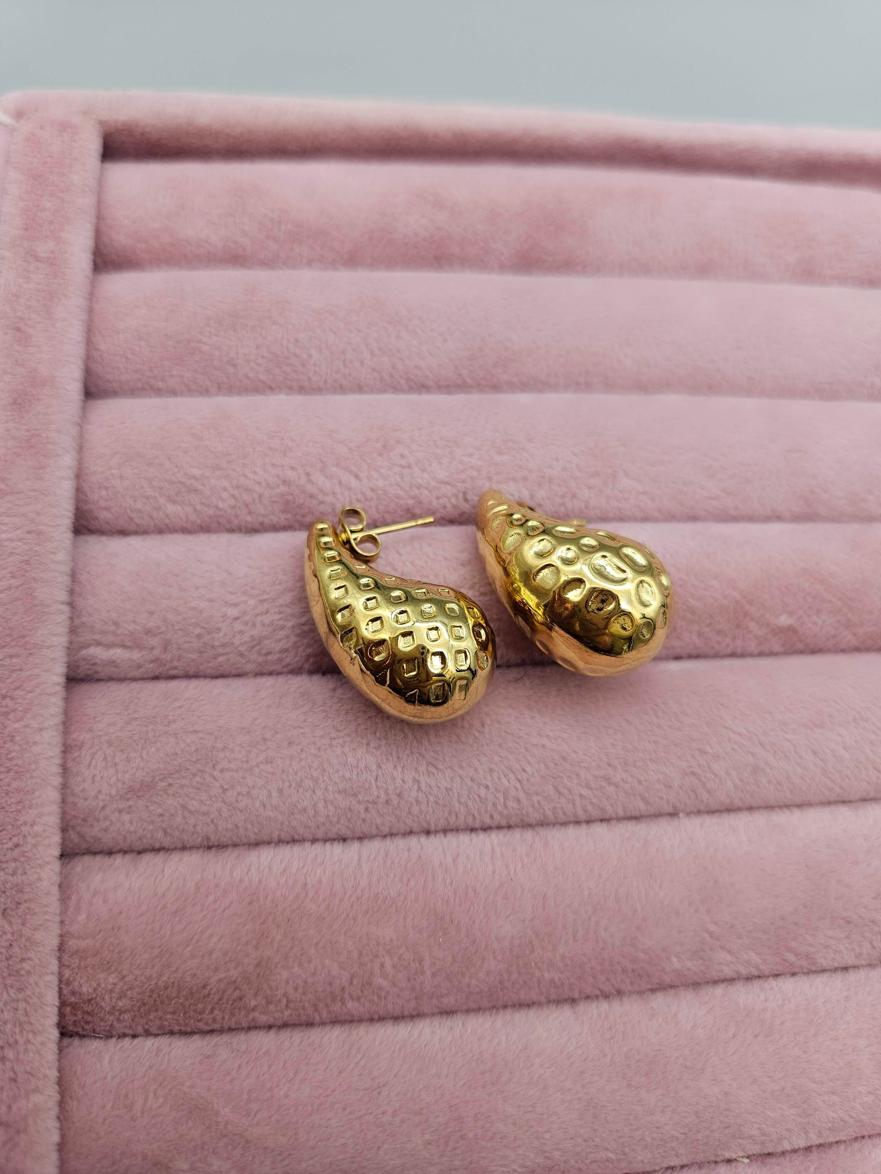 ÇELİK GOLD RENK EZME TASARIM BOTTEGA MODEL KÜPE