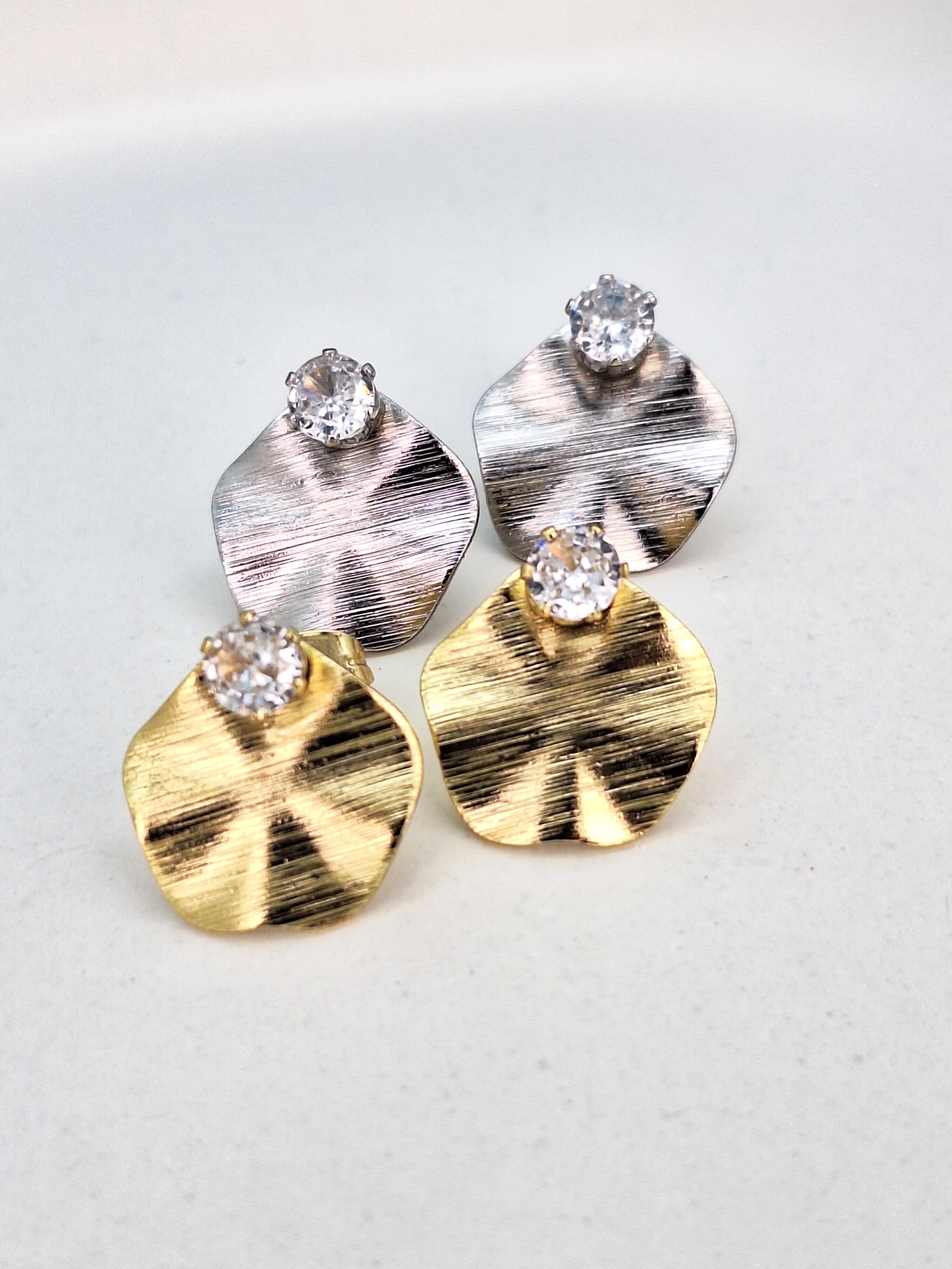 VİP SERİ ZİRKON TAŞLI KÜPE