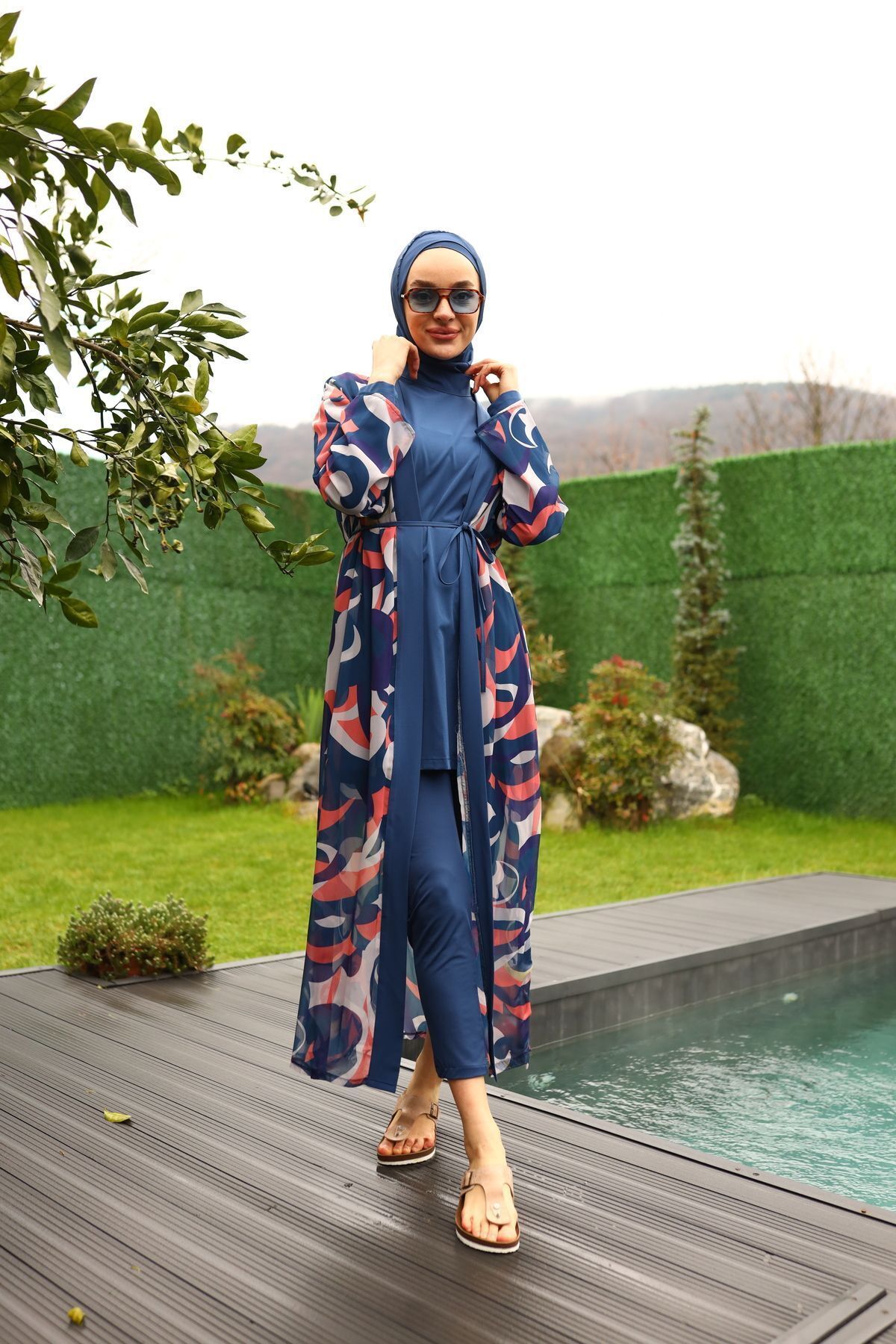 Camelya Desenli Pareo Detaylı  Tesettür Mayo 5'li Takım Lacivert