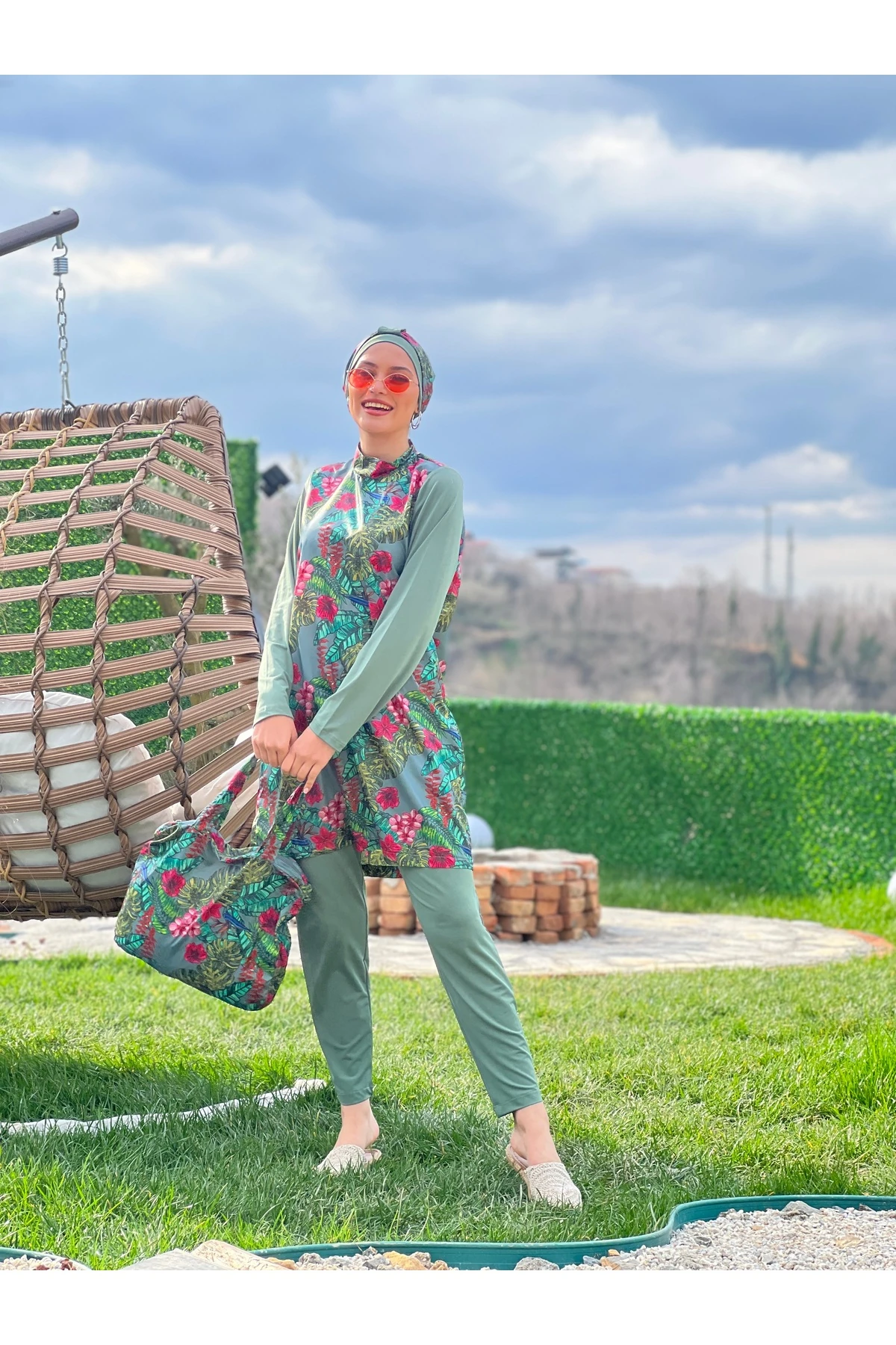 Camelya Çiçek Desenli Tam Kapalı Tesettür Mayo Çantalı Tk 10032