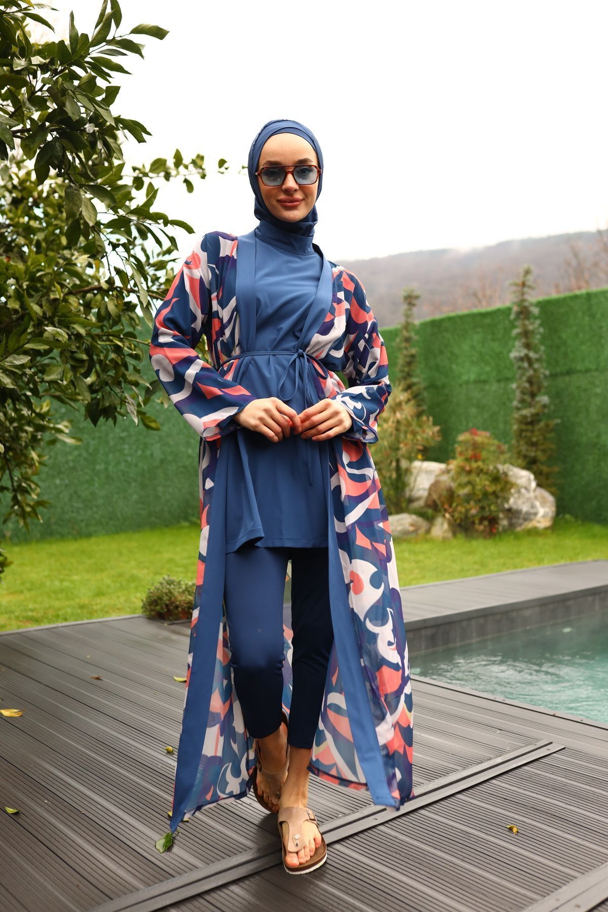 Camelya Desenli Pareo Detaylı  Tesettür Mayo 5'li Takım Lacivert