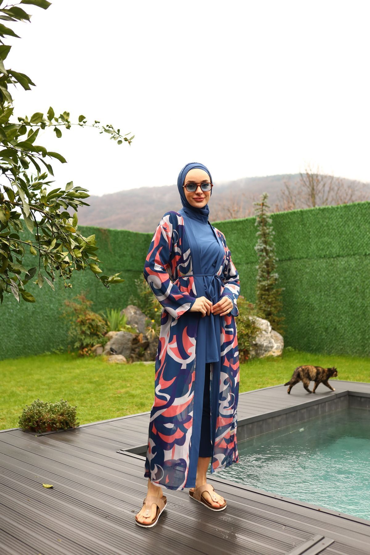 Camelya Desenli Pareo Detaylı  Tesettür Mayo 5'li Takım Lacivert