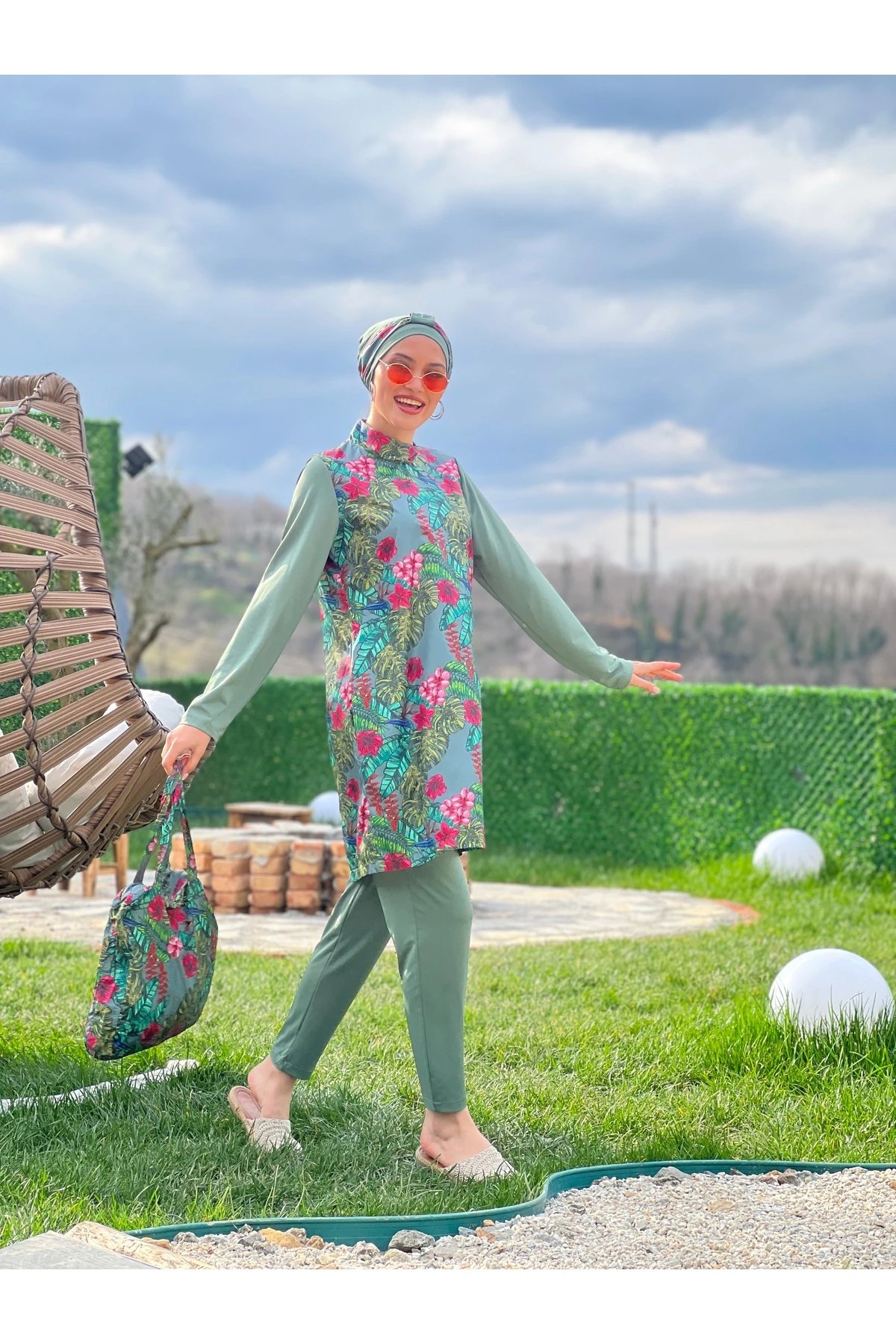 Camelya Çiçek Desenli Tam Kapalı Tesettür Mayo Çantalı Tk 10032