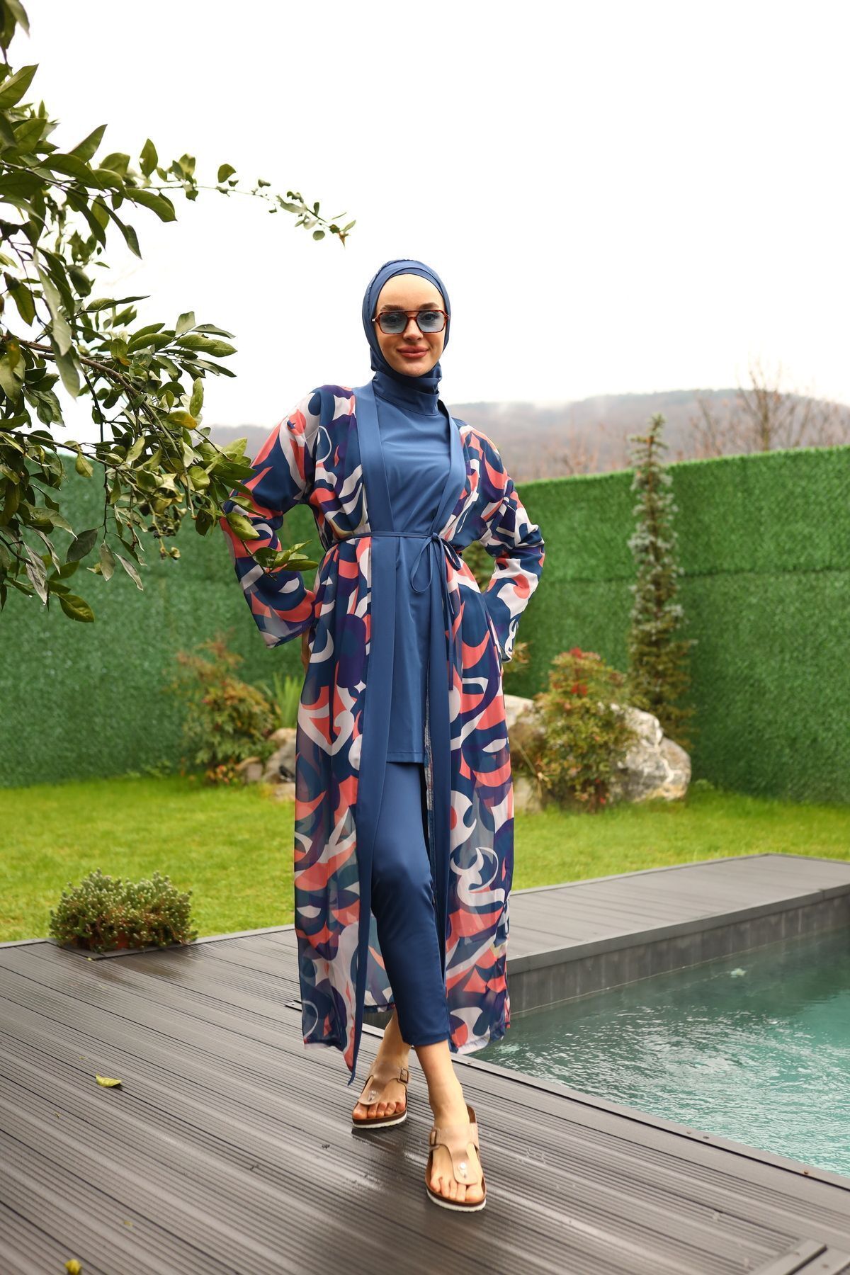 Camelya Desenli Pareo Detaylı  Tesettür Mayo 5'li Takım Lacivert