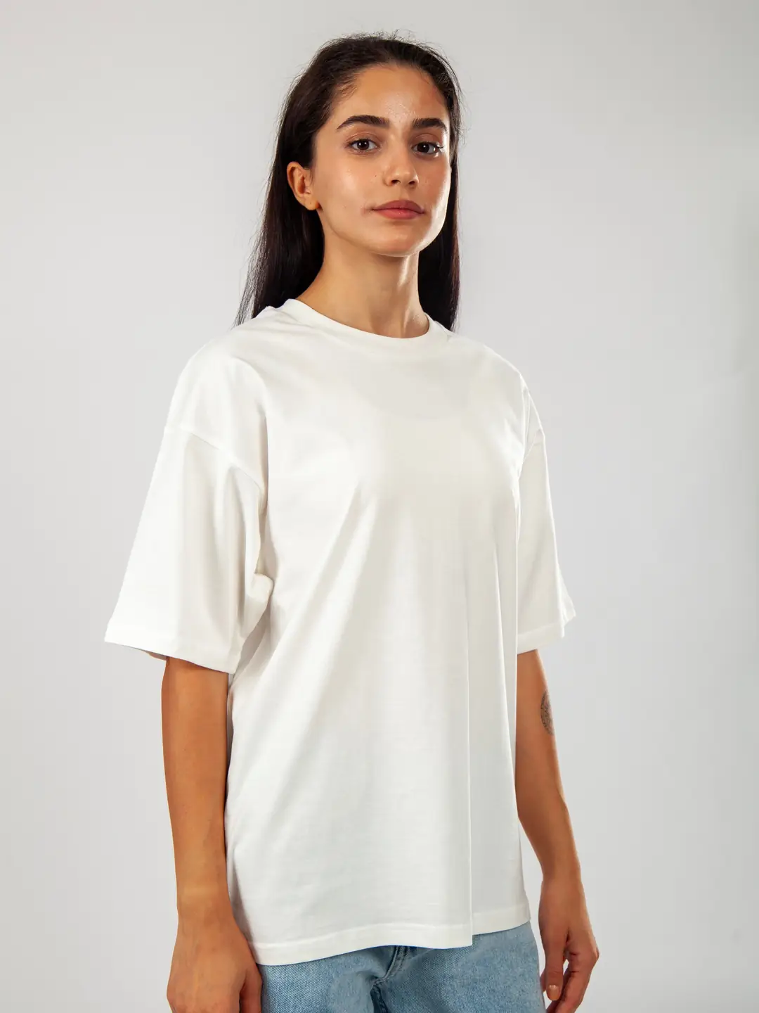 basic-oversize-tisort-ekrum-