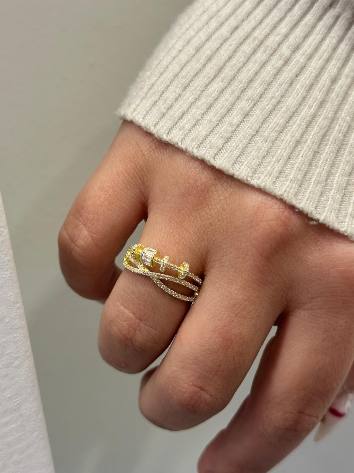 Charm Detaylı Gold Yüzük