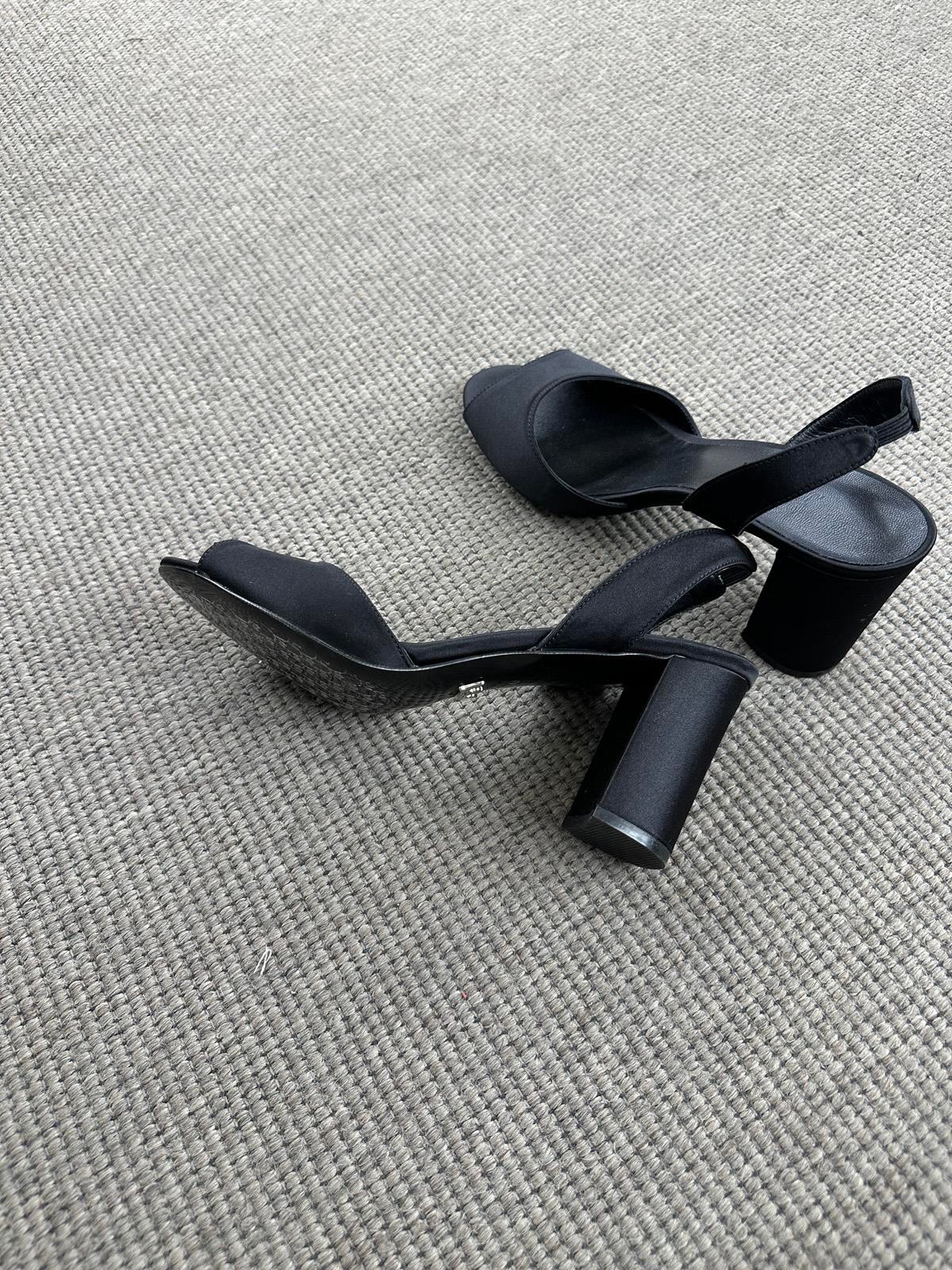 Jabotter Model No.15 Siyah Saten 8 Cm Topuklu Ayakkabı