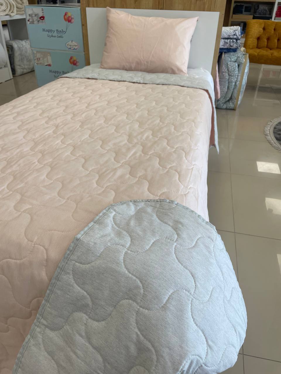 Çift Taraflı Tek Kişilik Kapitoneli Yatak Örtüsü Takımları