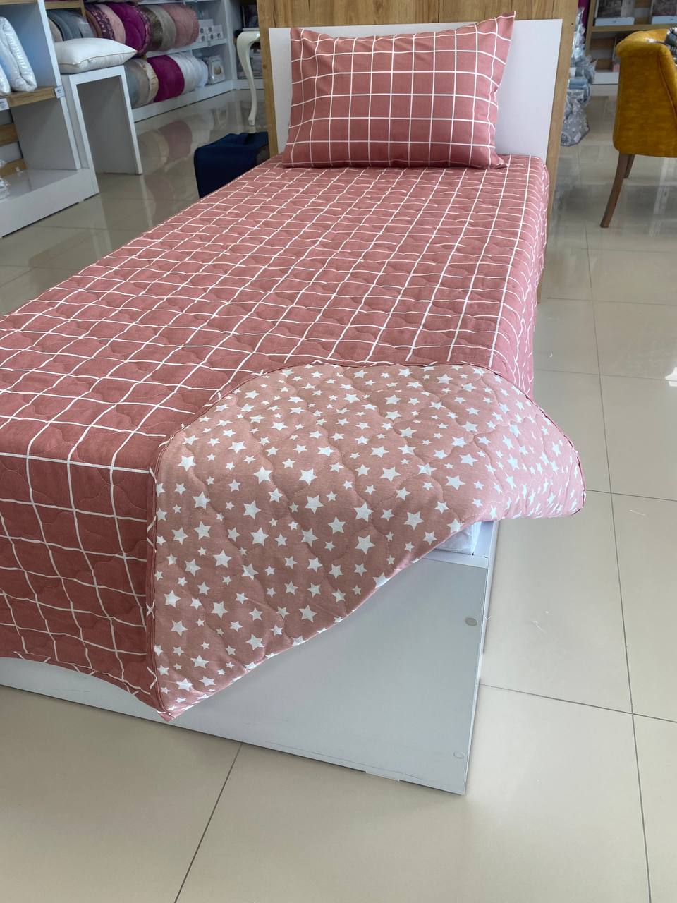 Tek Kişilik Kapitoneli Çift Taraflı Yatak Örtüsü Takımı Genç Çocuk Odası Yatak Örtüsü