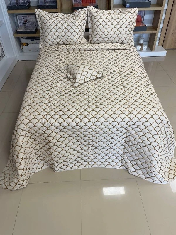 Şönil İşlemeli Lüks Yatak Örtüsü Seti - 250x250 cm | 4 Parça