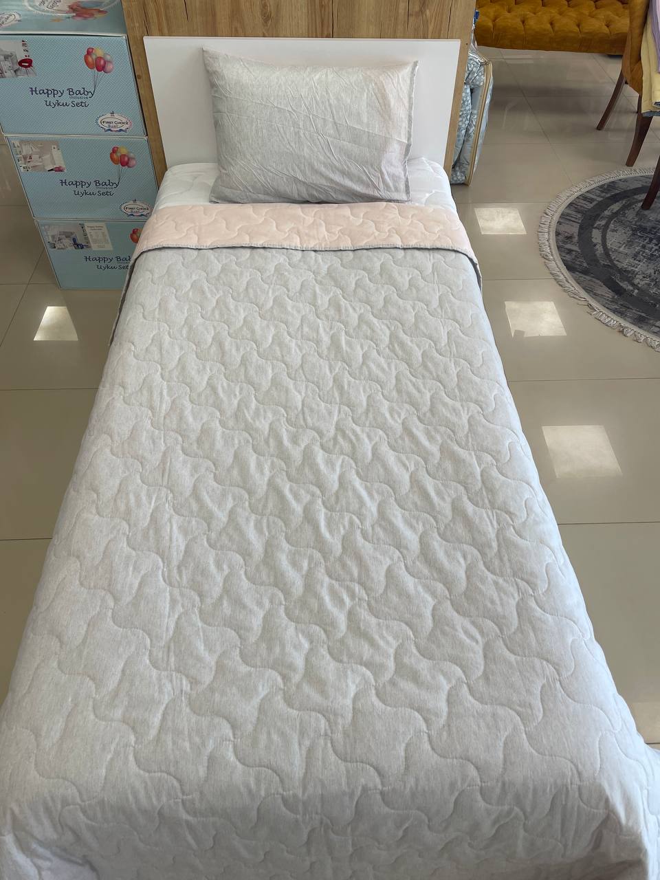 Çift Taraflı Tek Kişilik Kapitoneli Yatak Örtüsü Takımları