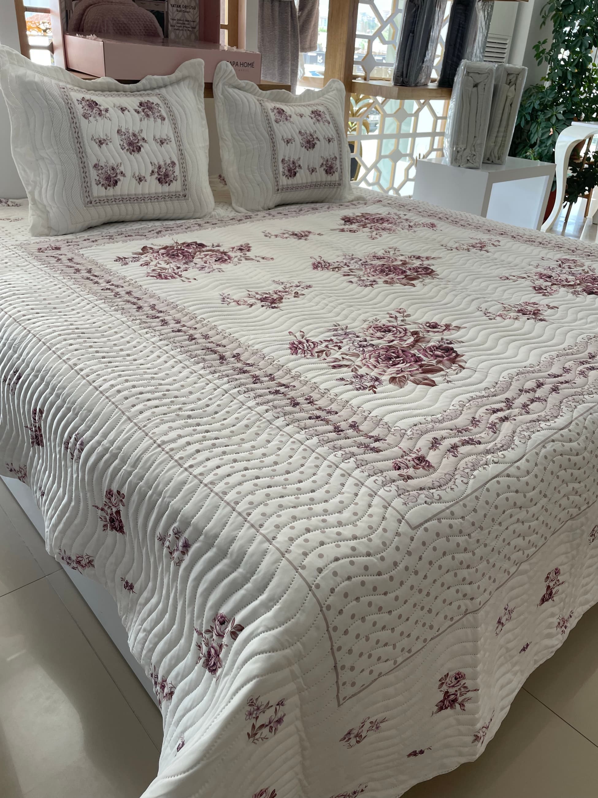 Çift Kişilik Battal Boy Yatak Örtüsü Takımı Flower Pembe