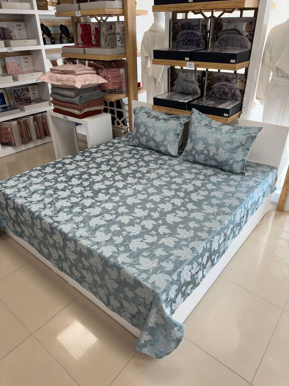 Jakarlı Şönil Kumaş Avangard Çeyizlik Yatak Örtüsü Takımı Çınar Yaprağı Desenli Mint