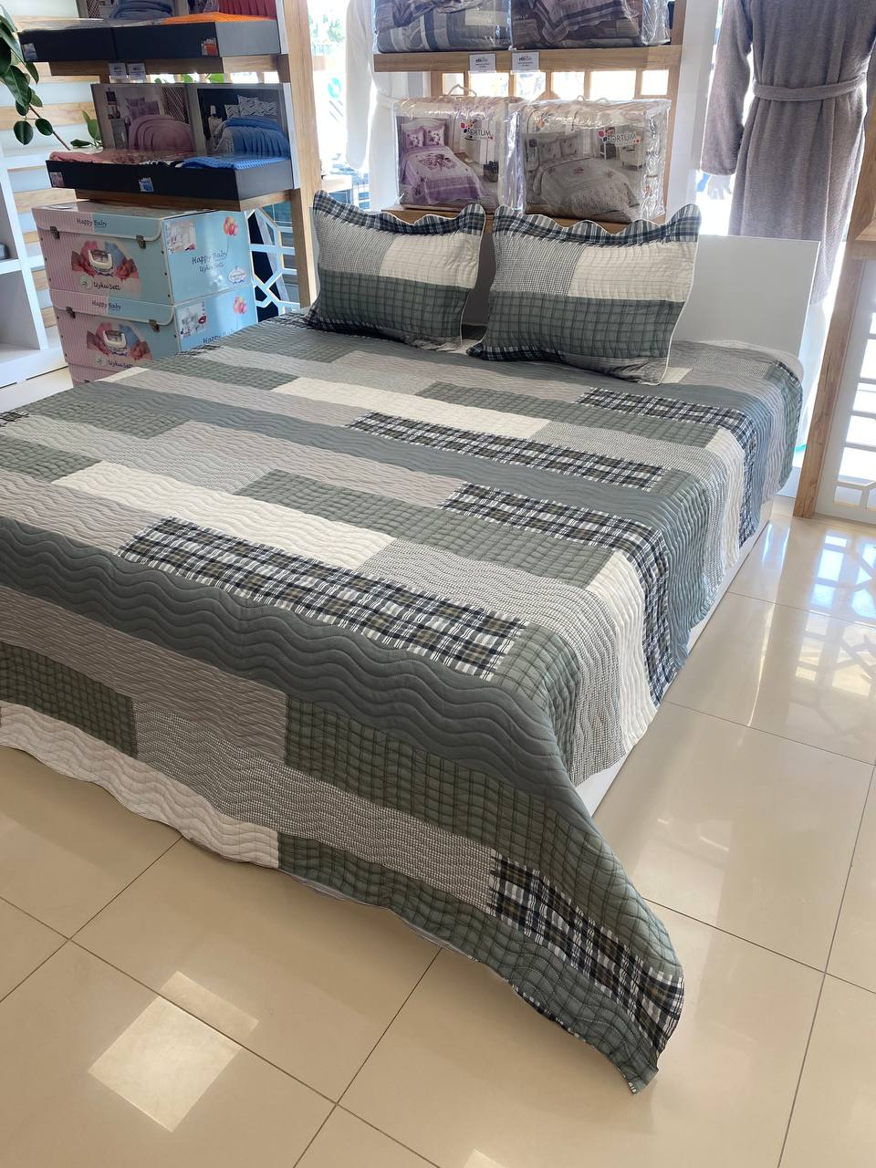 Çift Kişilik Battal Boy  Yatak Örtüsü Takımı Louıs