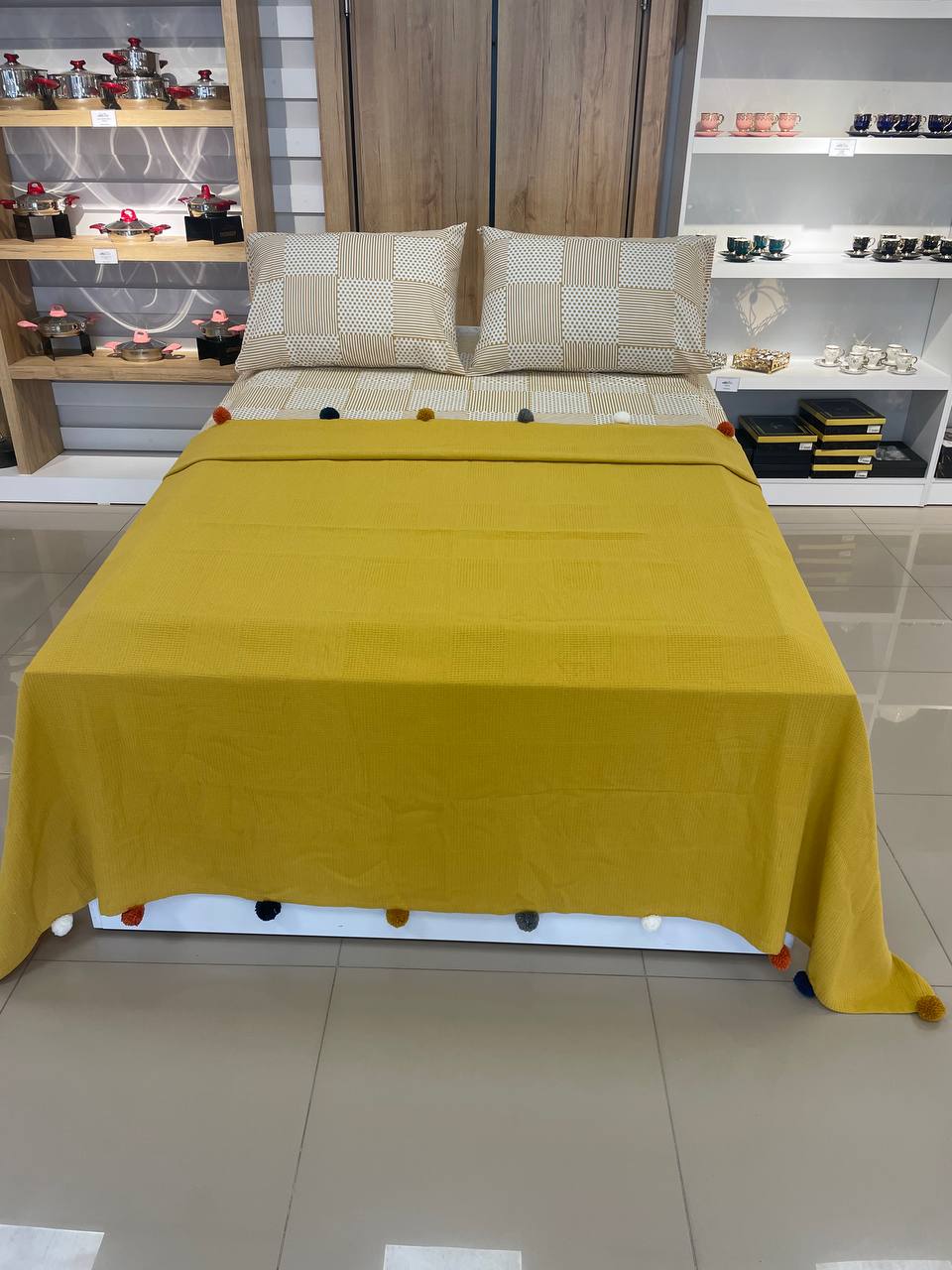 Çift Kişilik Çeyizlik Kutulu Ponponlu Pike Takımı