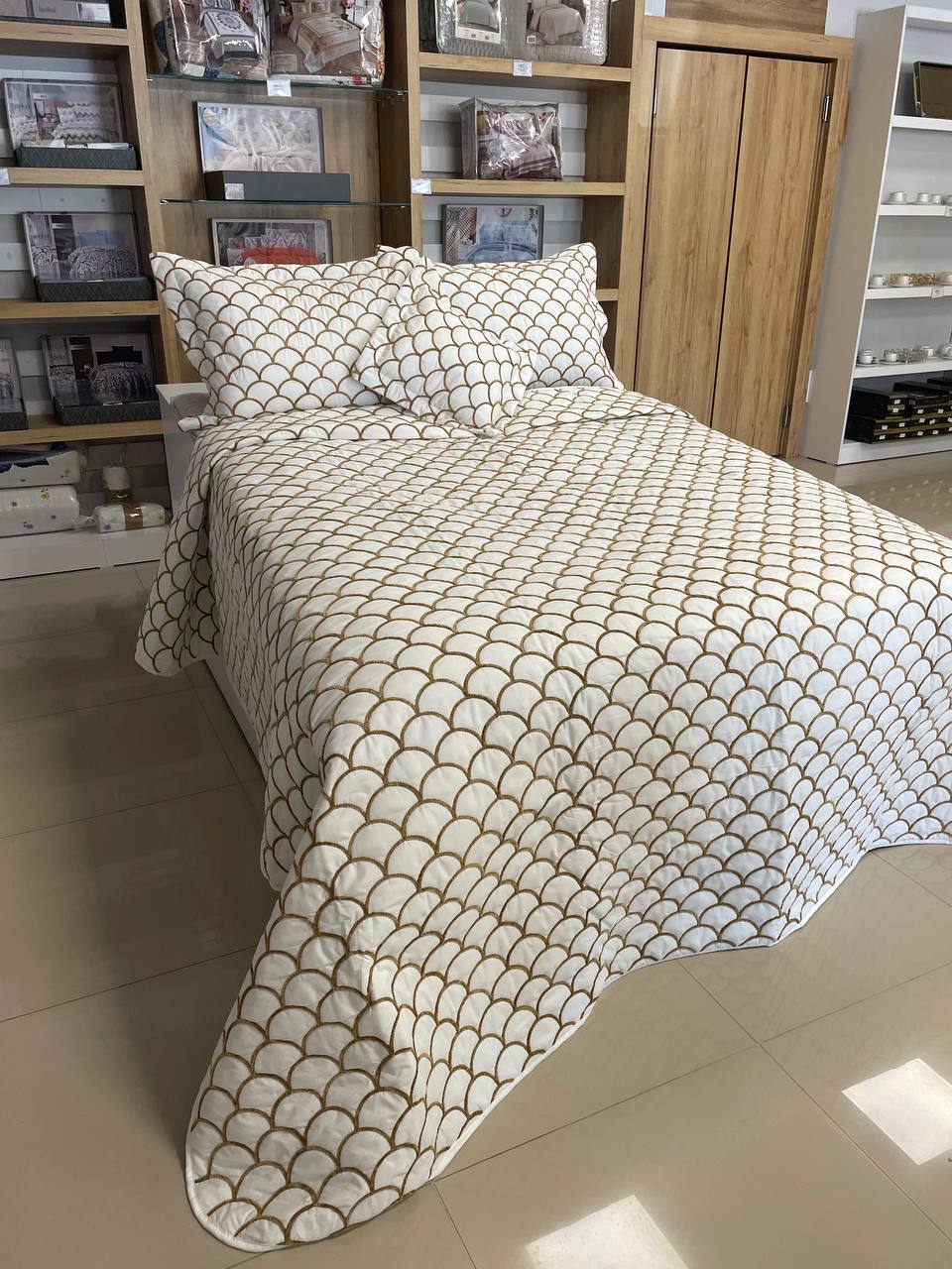 Şönil İşlemeli Lüks Yatak Örtüsü Seti - 250x250 cm | 4 Parça - KREM