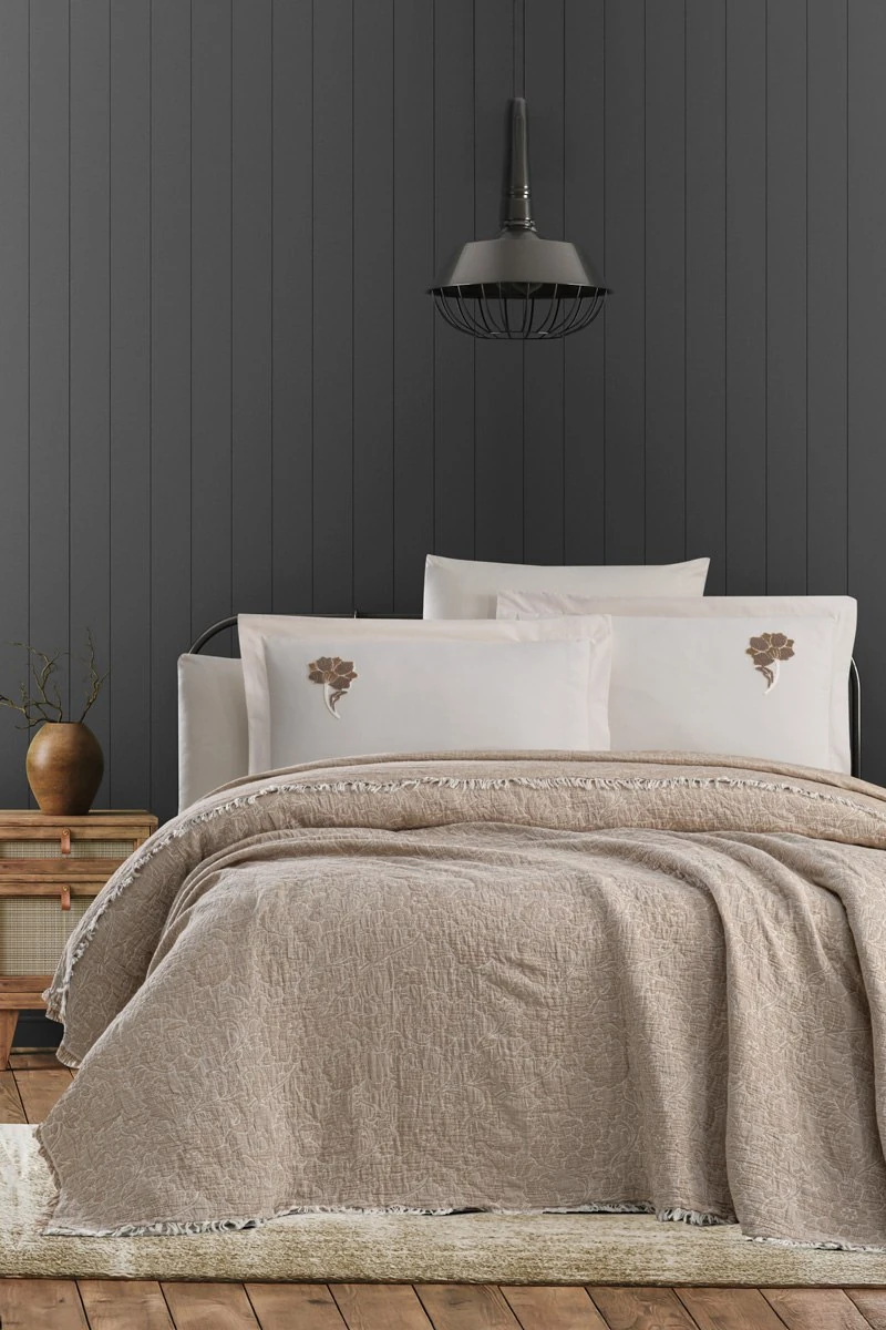 Nakışlı Battal Boy Yatak Örtüsü - Bej