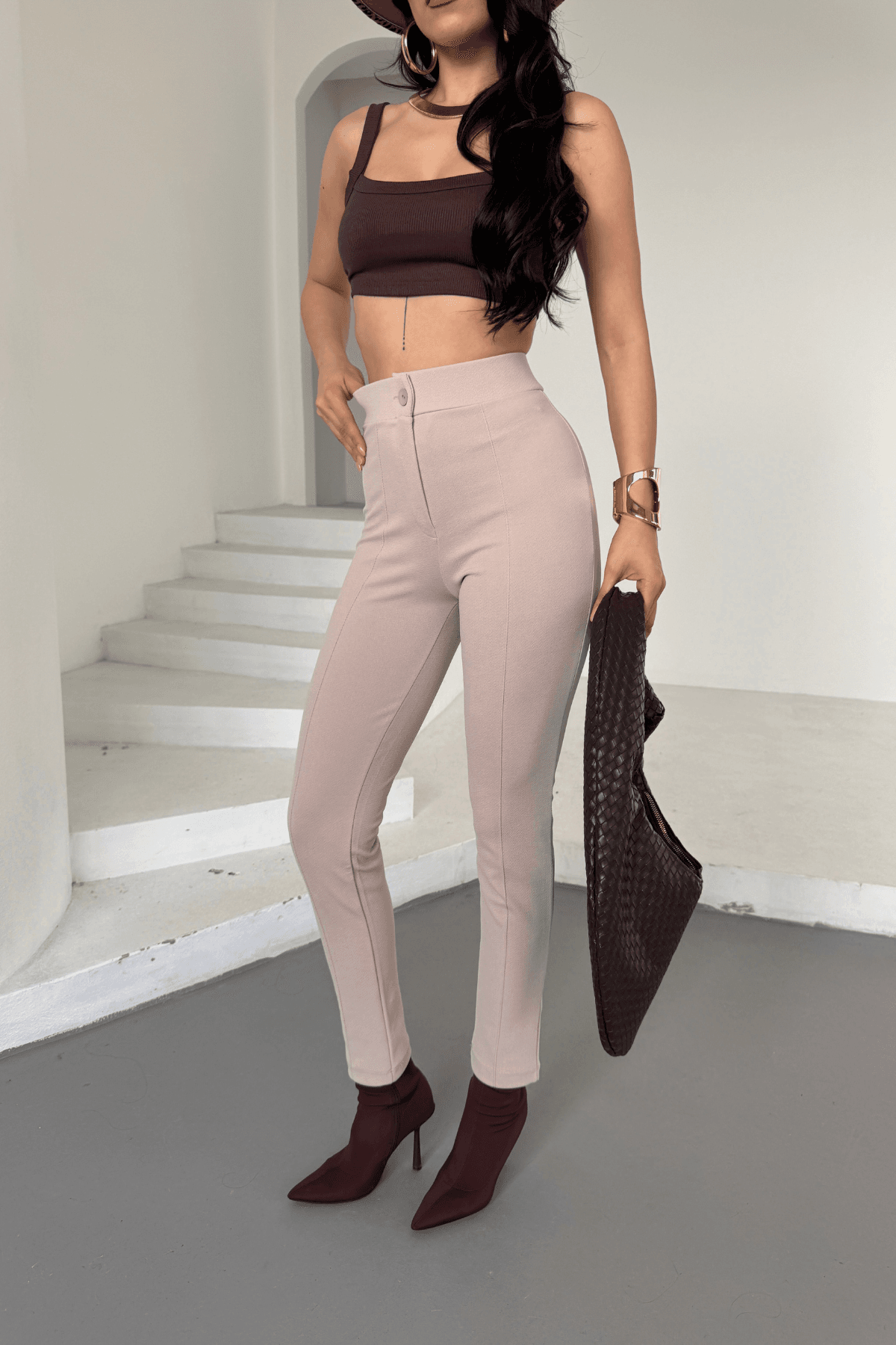 MNG Model Ön Arka Çimalı Dar Paça Pantolon
