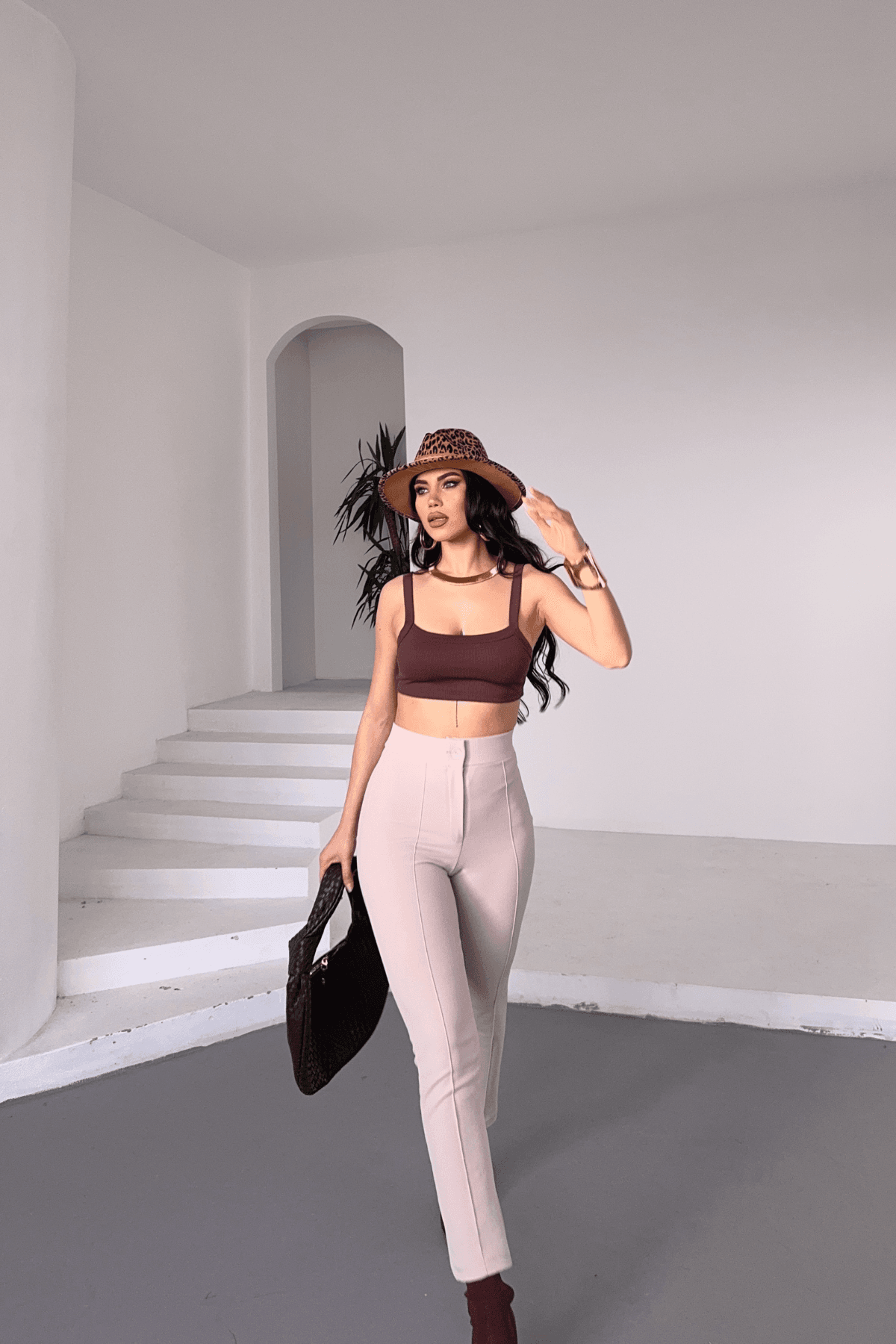MNG Model Ön Arka Çimalı Dar Paça Pantolon