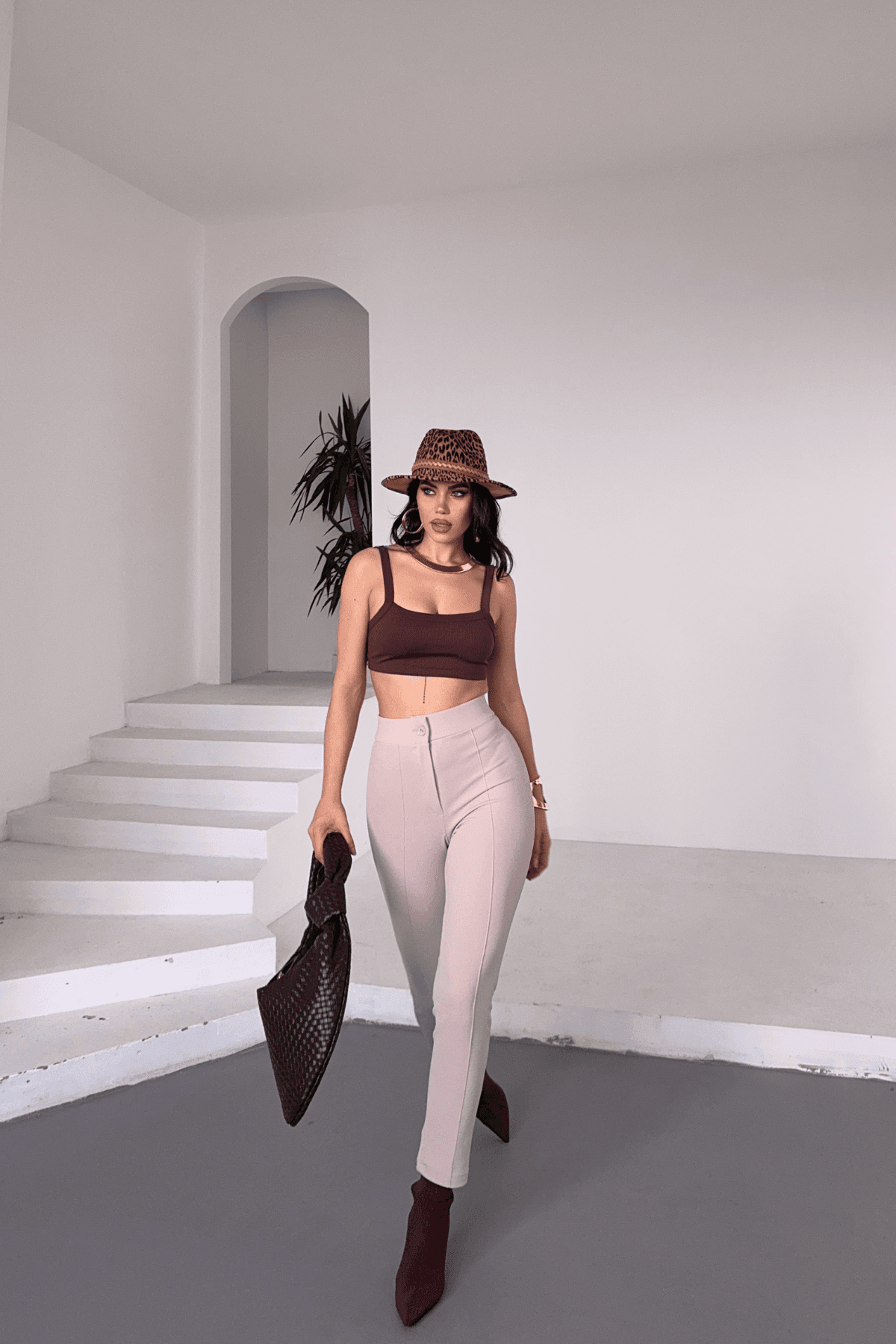 MNG Model Ön Arka Çimalı Dar Paça Pantolon