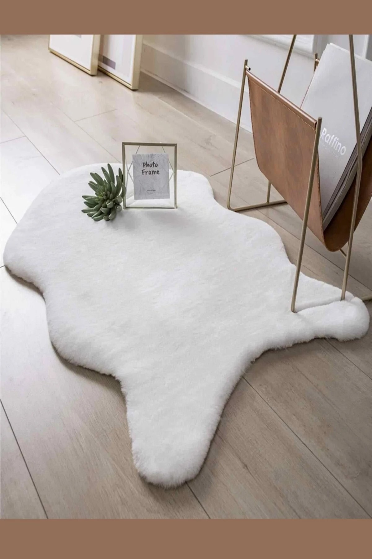 Peluş Post Halı Hayvan Postu Görünümlü Peluş Halı Beyaz