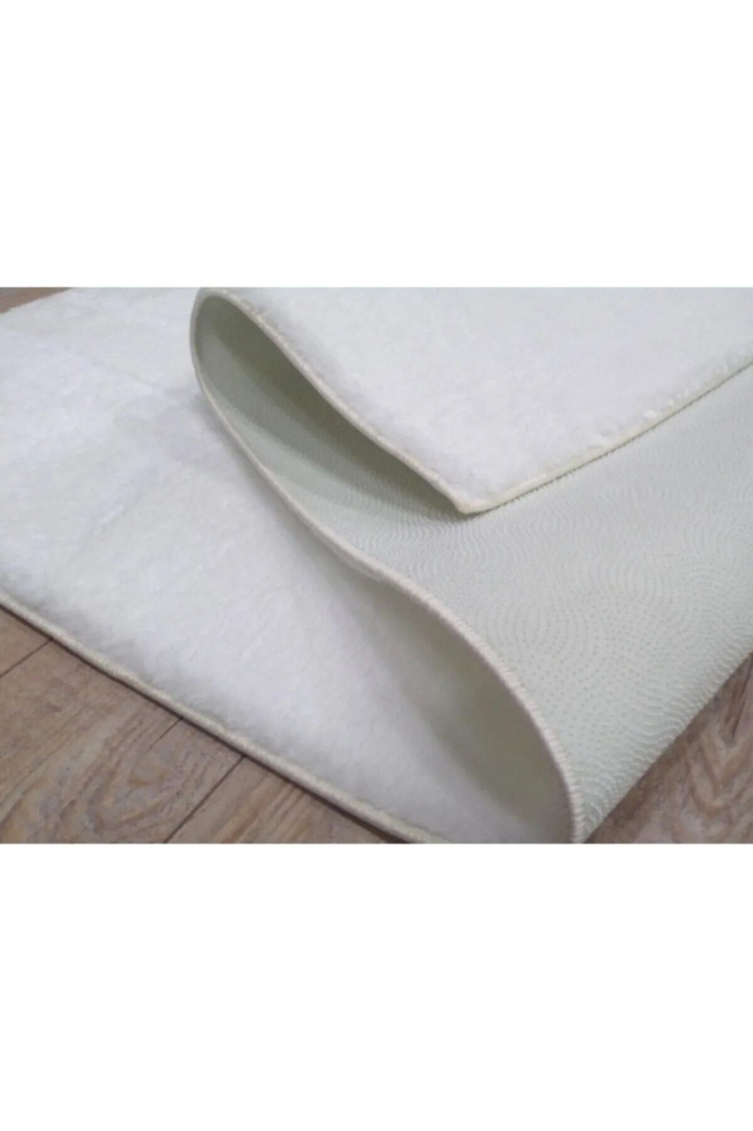 Peluş Post Halı Hayvan Postu Görünümlü Peluş Halı Beyaz