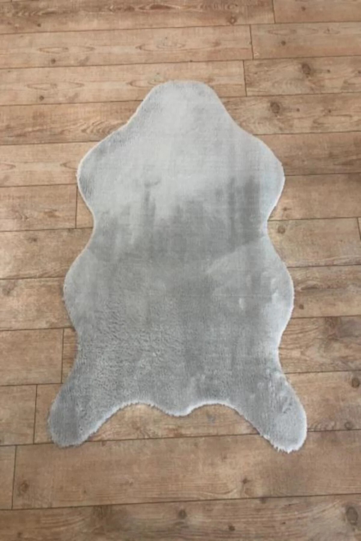Peluş Post Halı Hayvan Postu Görünümlü Peluş Halı Gri