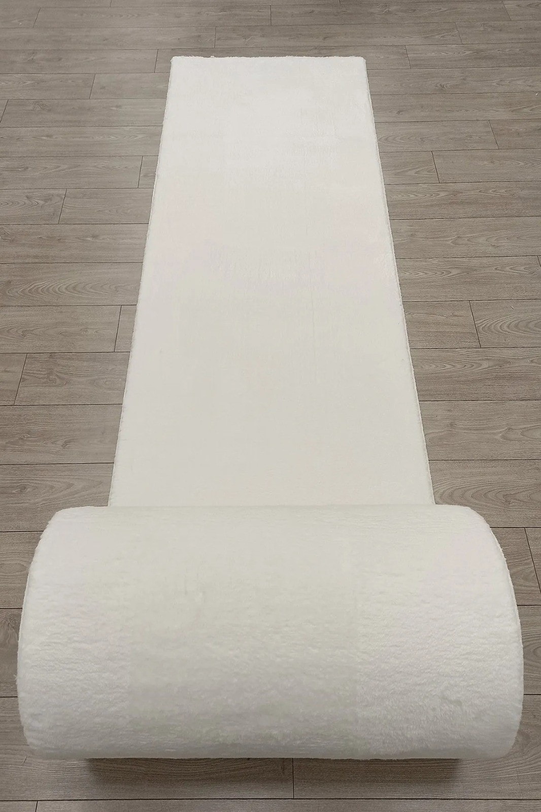 Beyaz Kaymaz Taban Yıkanabilir Pofuduk Lüx Post Peluş Kesme Halı Yolluk