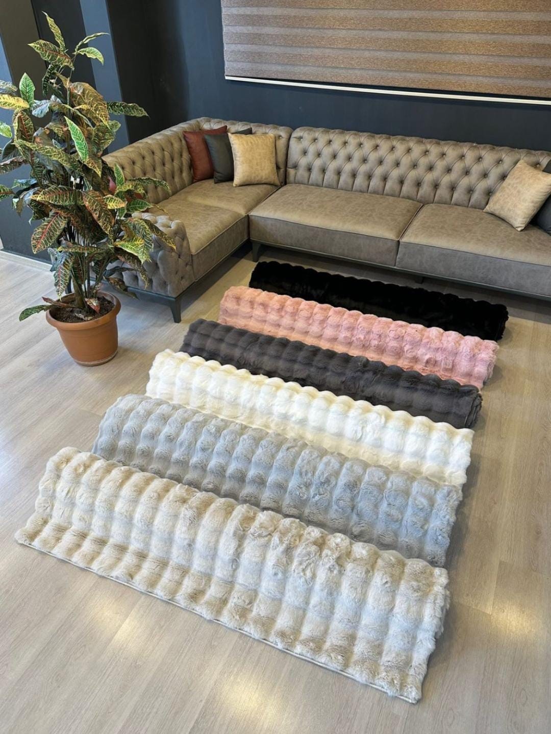 Bubble Beyaz Tavşan Tüyü Kaymaz Taban Kesme Peluş Halı