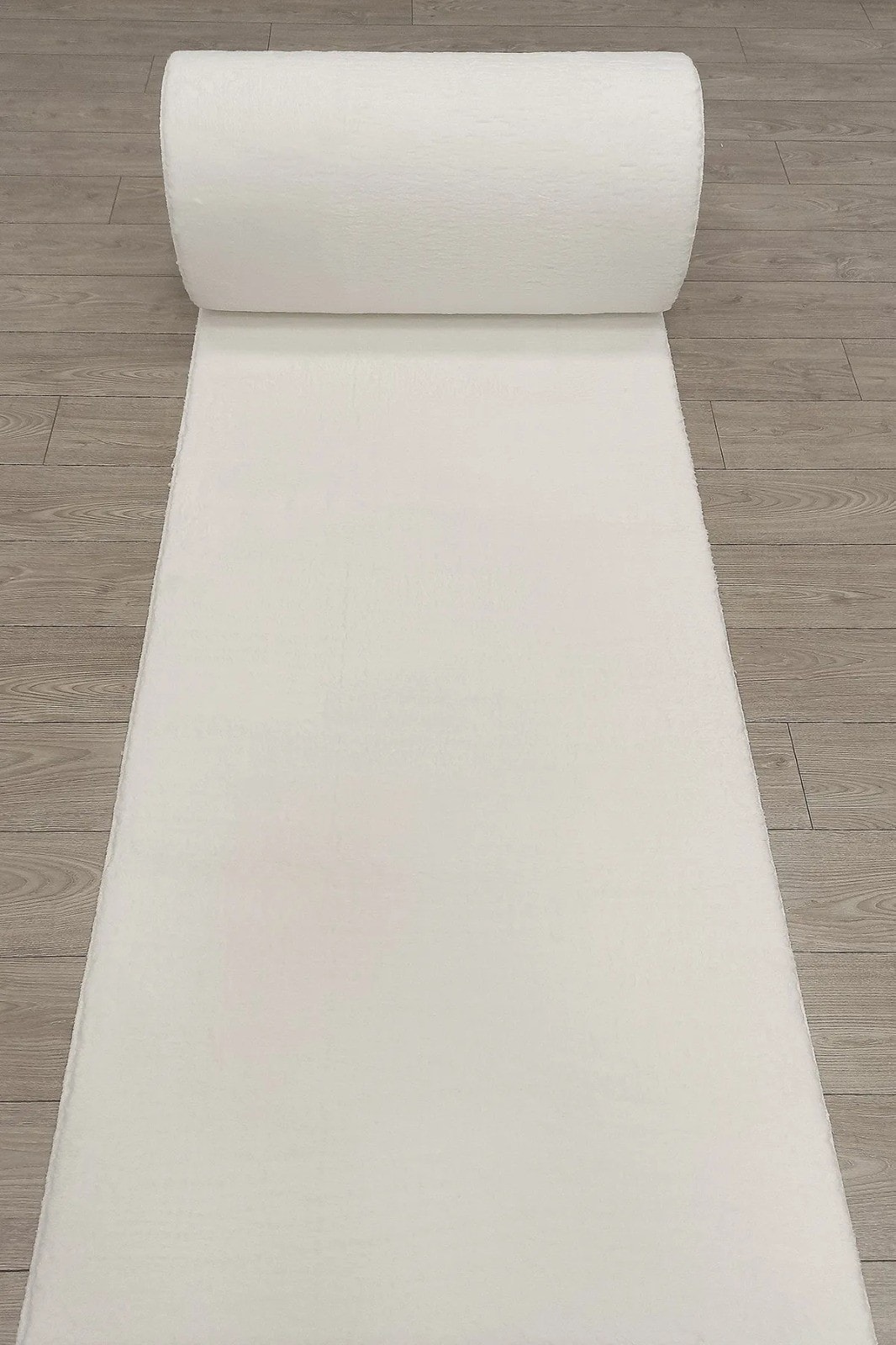Post Peluş Kesme Halı Yolluk Kaymaz Taban Yıkanabilir Pofuduk Beyaz